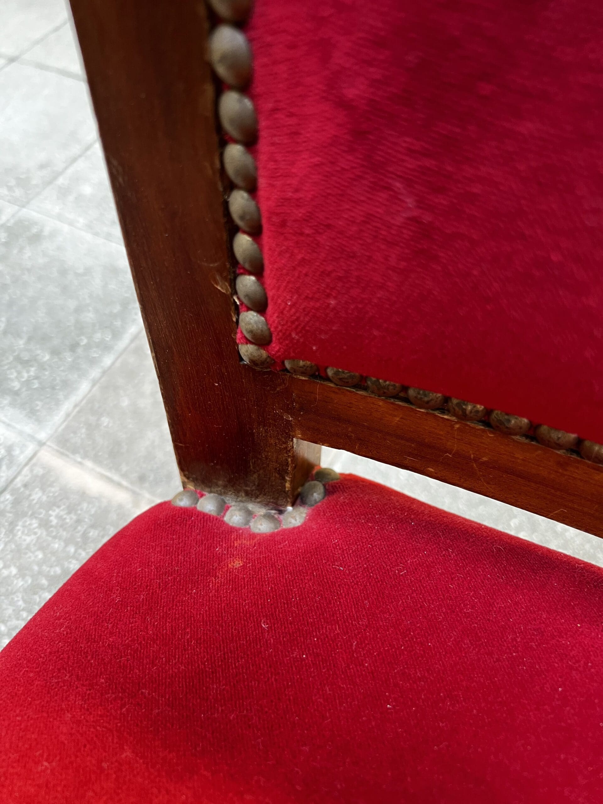 Empire Mahogny Fåtölj med röd sammet