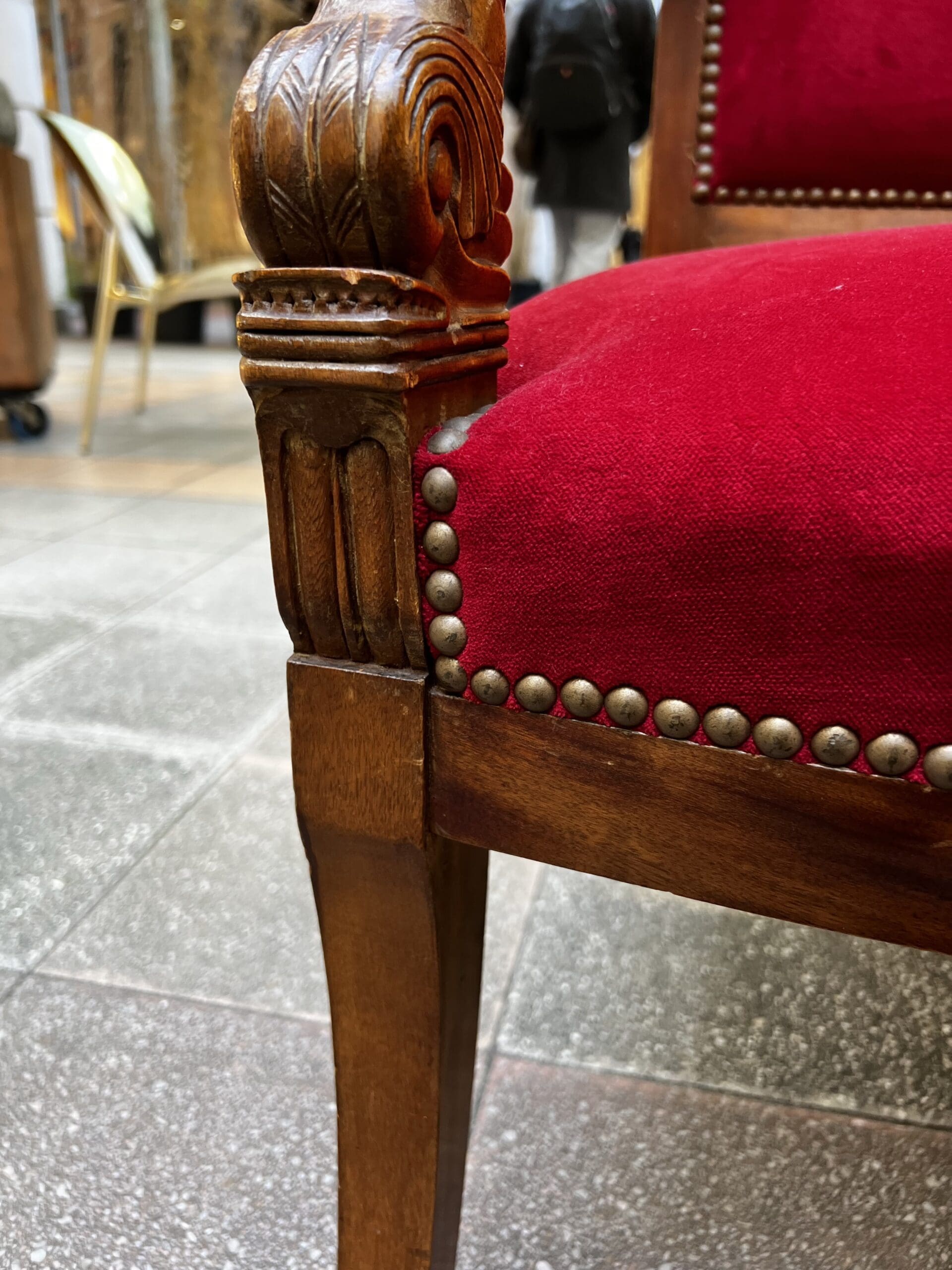 Empire Mahogny Fåtölj med röd sammet