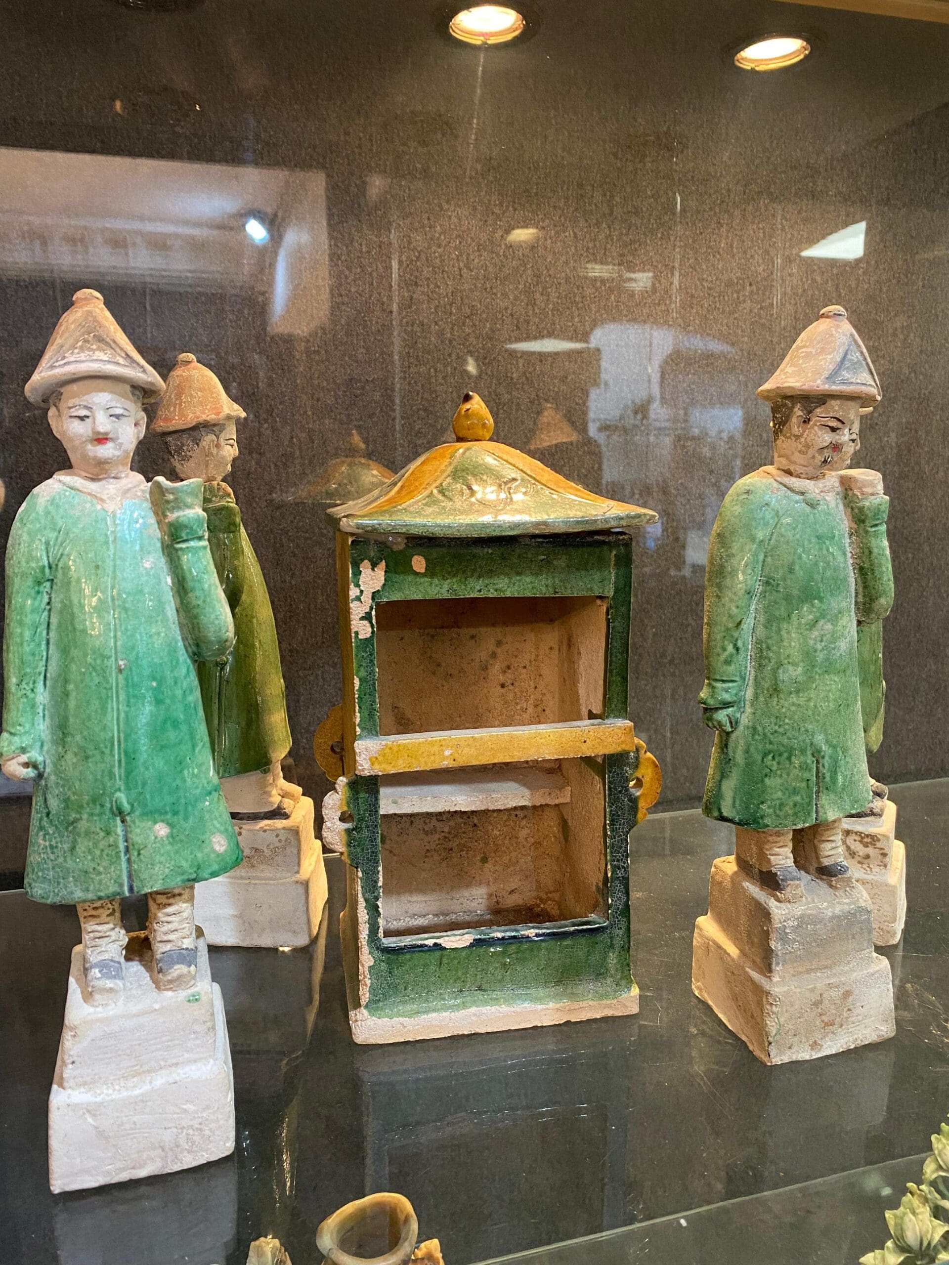 Palanquin et ses porteurs – Terre cuite émaillée, dynastie Ming (1368-1644)