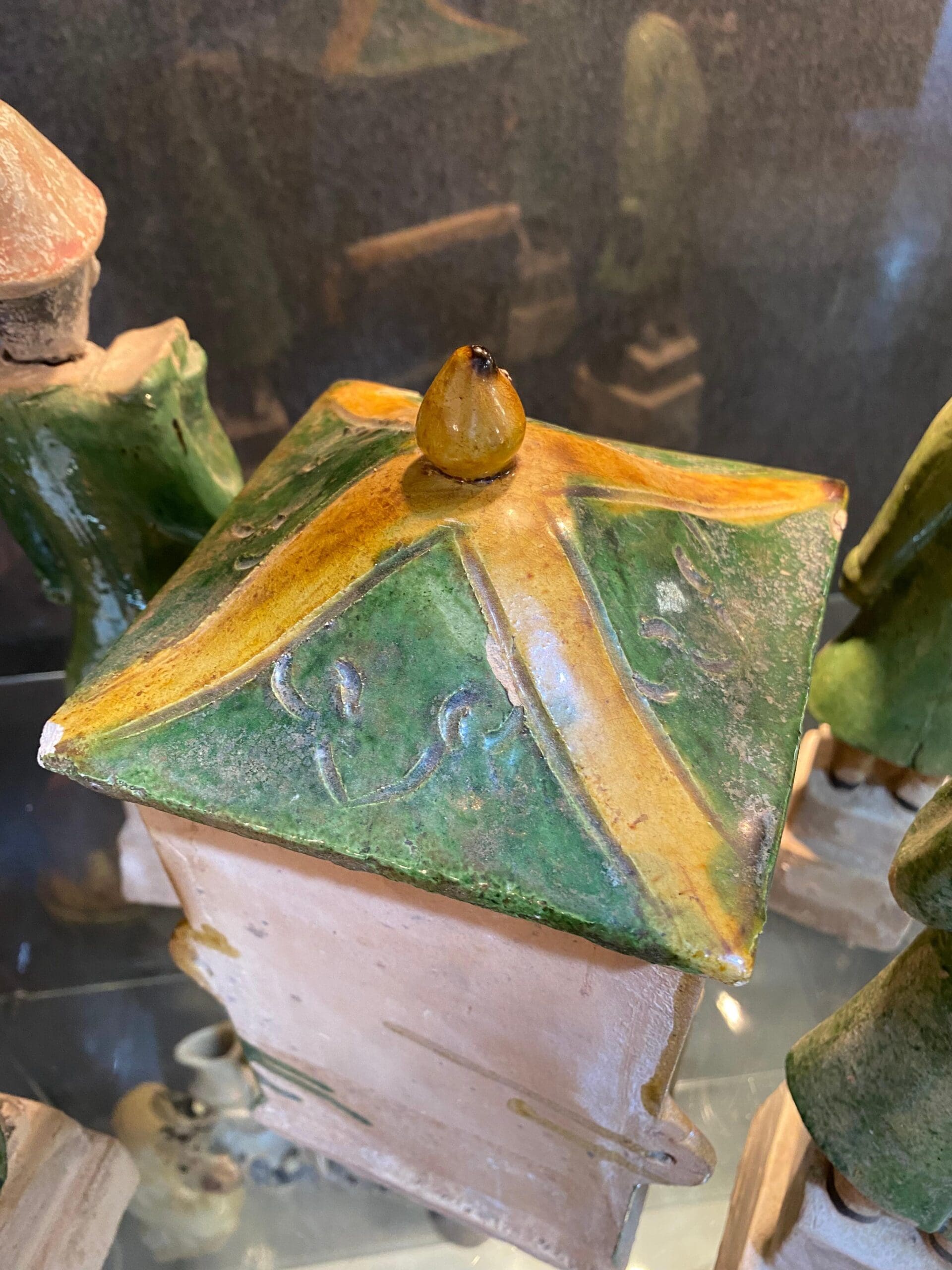 Palanquin et ses porteurs – Terre cuite émaillée, dynastie Ming (1368-1644)