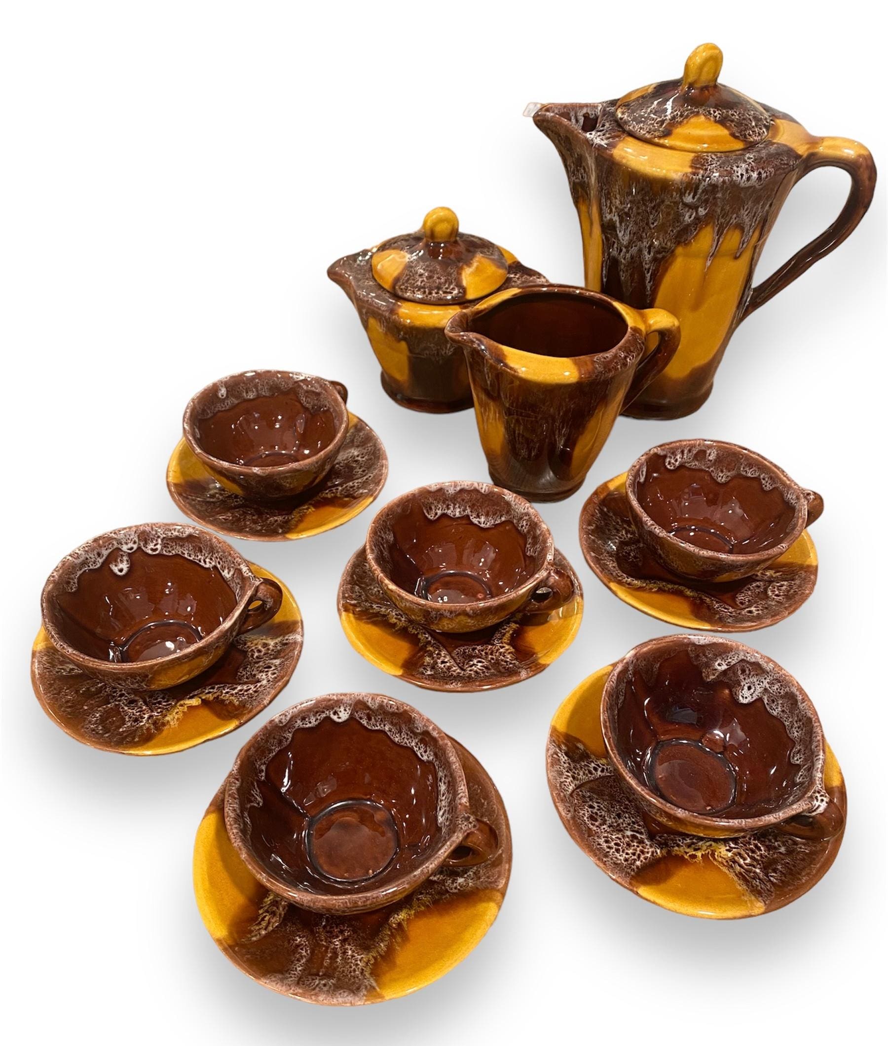 Servizio da caffè Vallauris – Terracotta smaltata gialla e marrone (1950 circa)