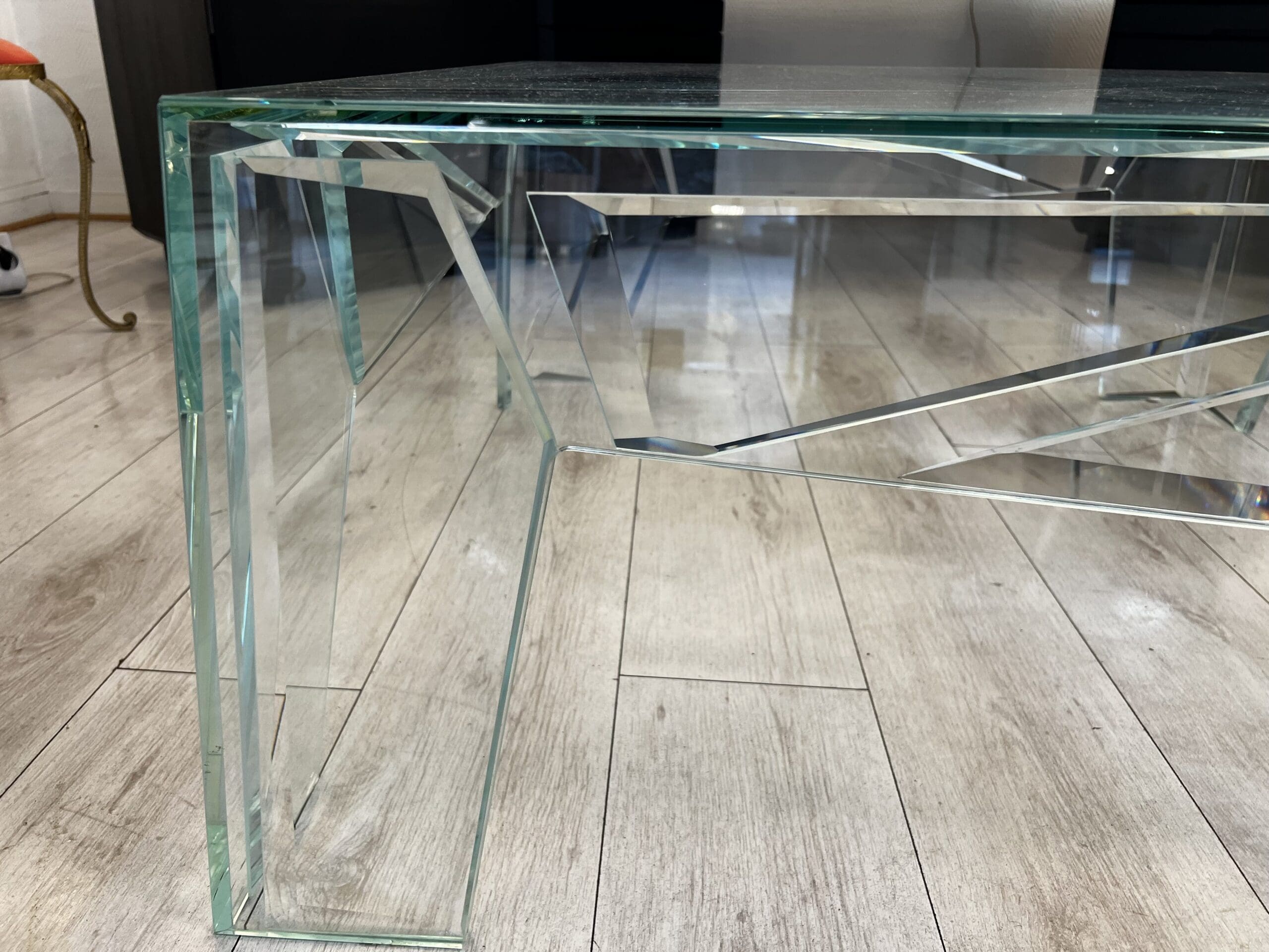 Table Basse « Hypertable » par Mario Bellini