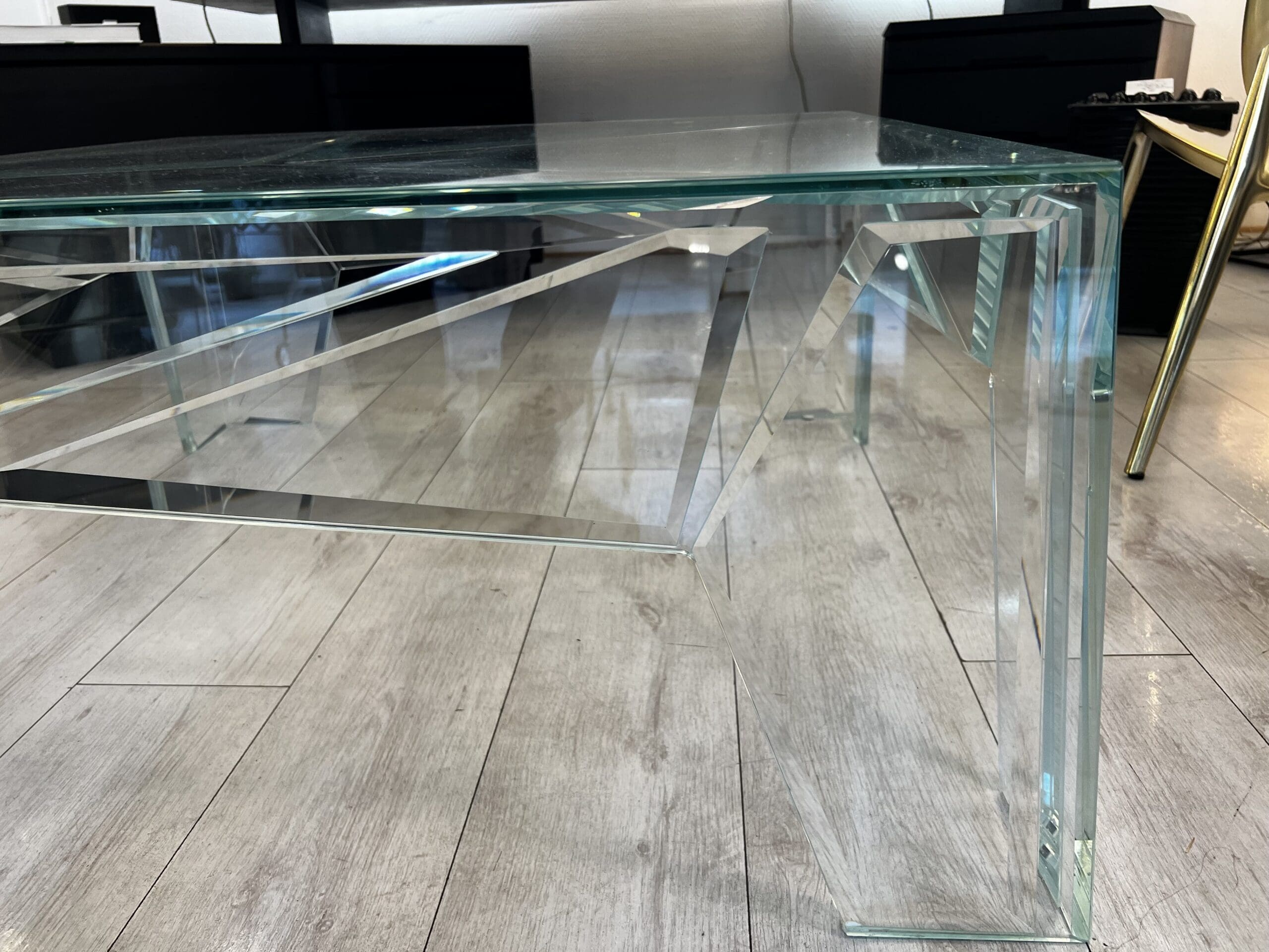 Table Basse « Hypertable » par Mario Bellini