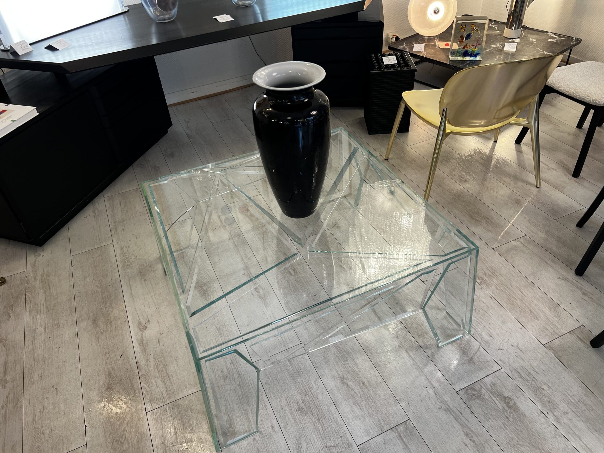 Table Basse « Hypertable » par Mario Bellini