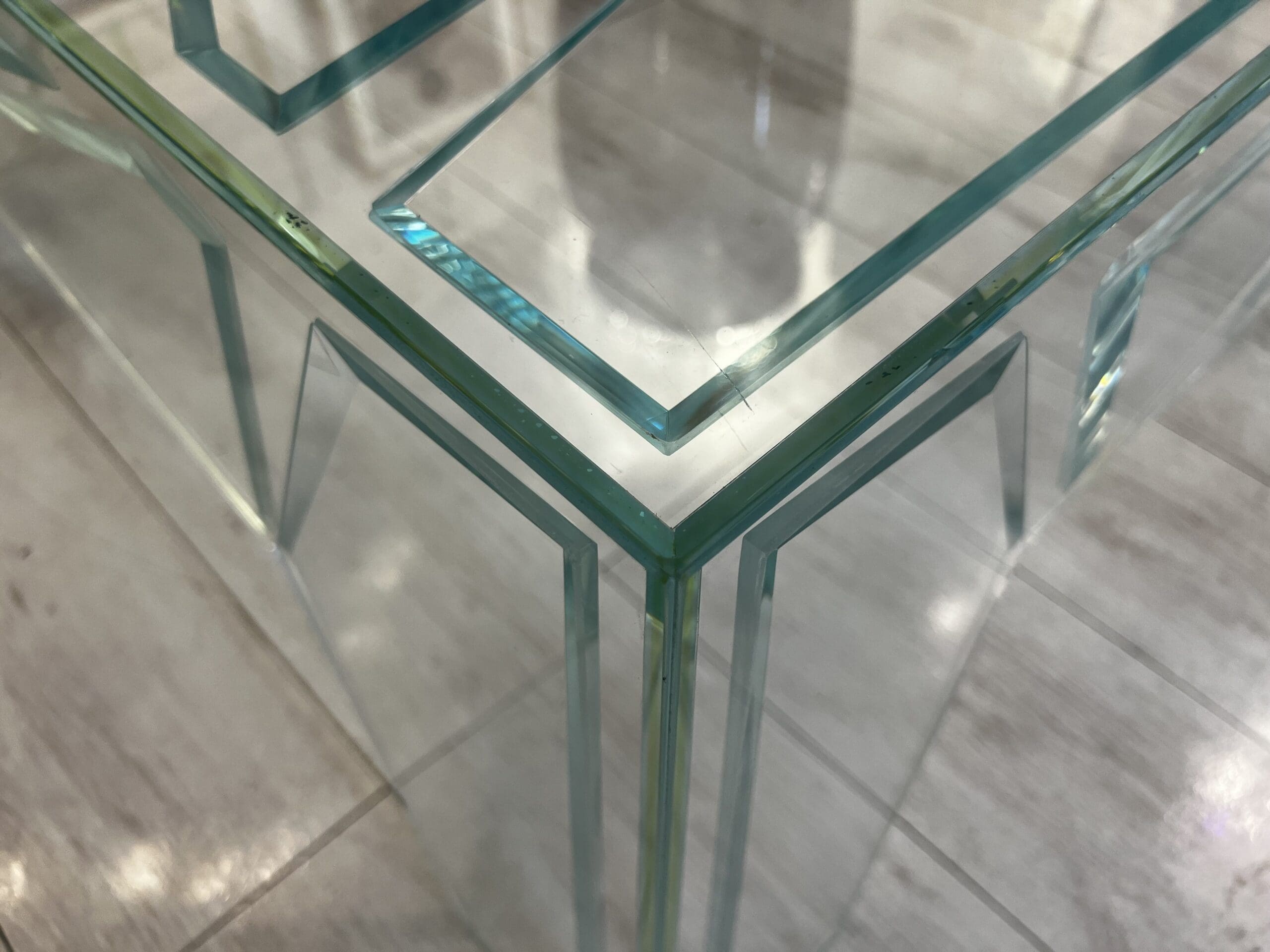 Table Basse « Hypertable » par Mario Bellini