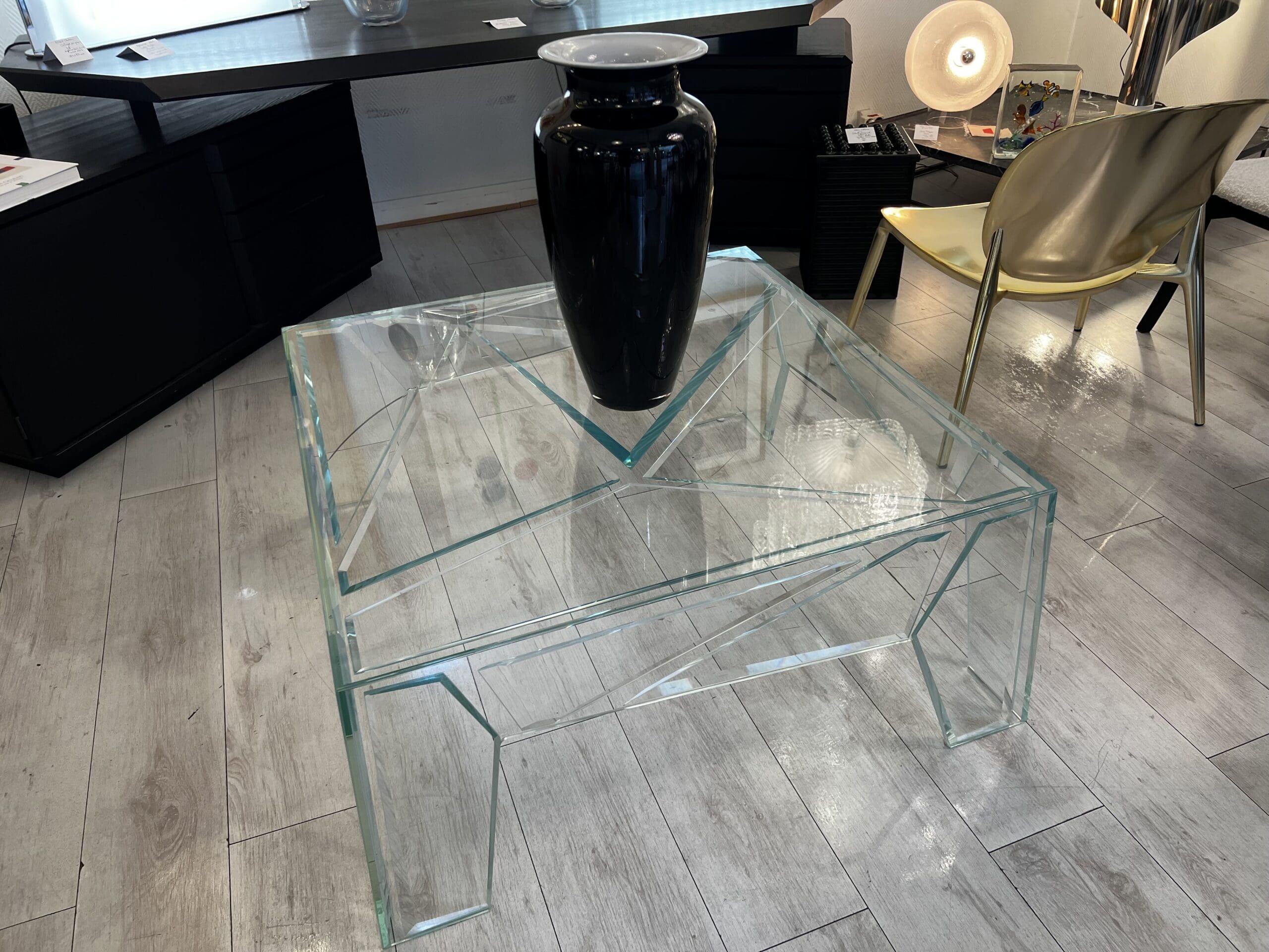 Table Basse « Hypertable » par Mario Bellini