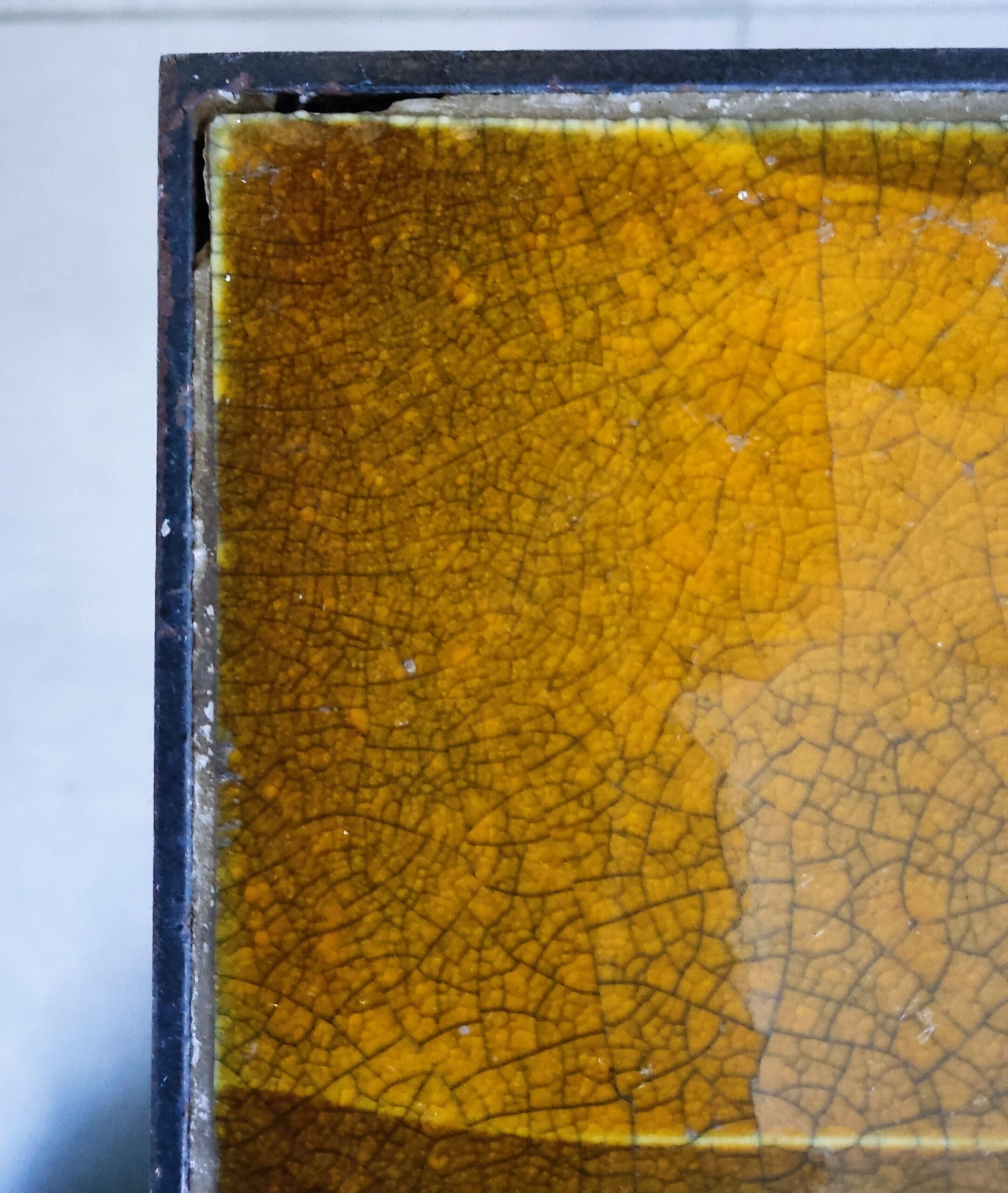 Table soleil Capron – Table basse en céramique et métal (1975)