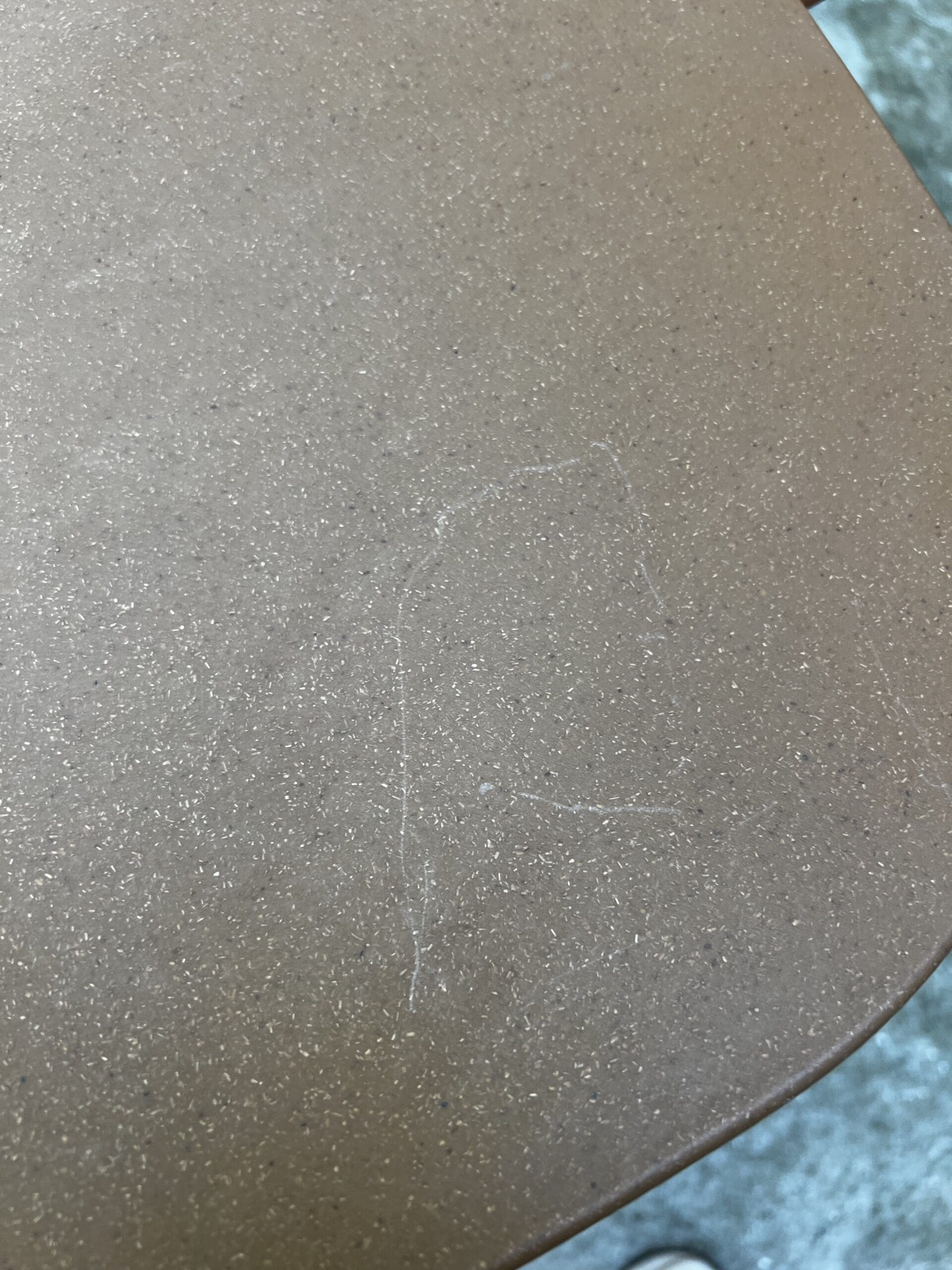 Tabouret bar Hari Ondarreta – Design minimaliste en métal et polypropylène terracotta