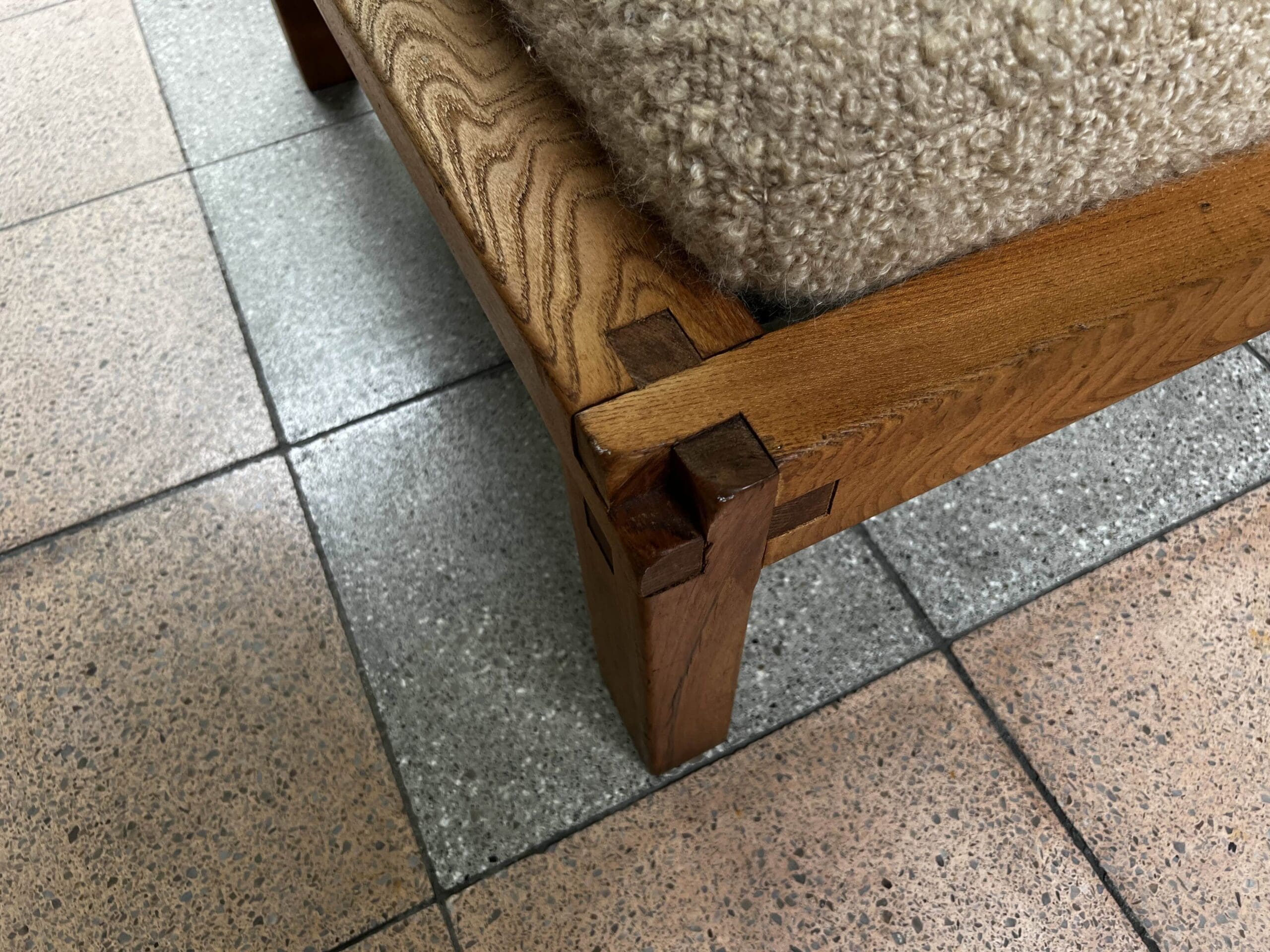 Pierre Chapo — Paire de tabourets S20R en orme massif et laine Pierre Frey