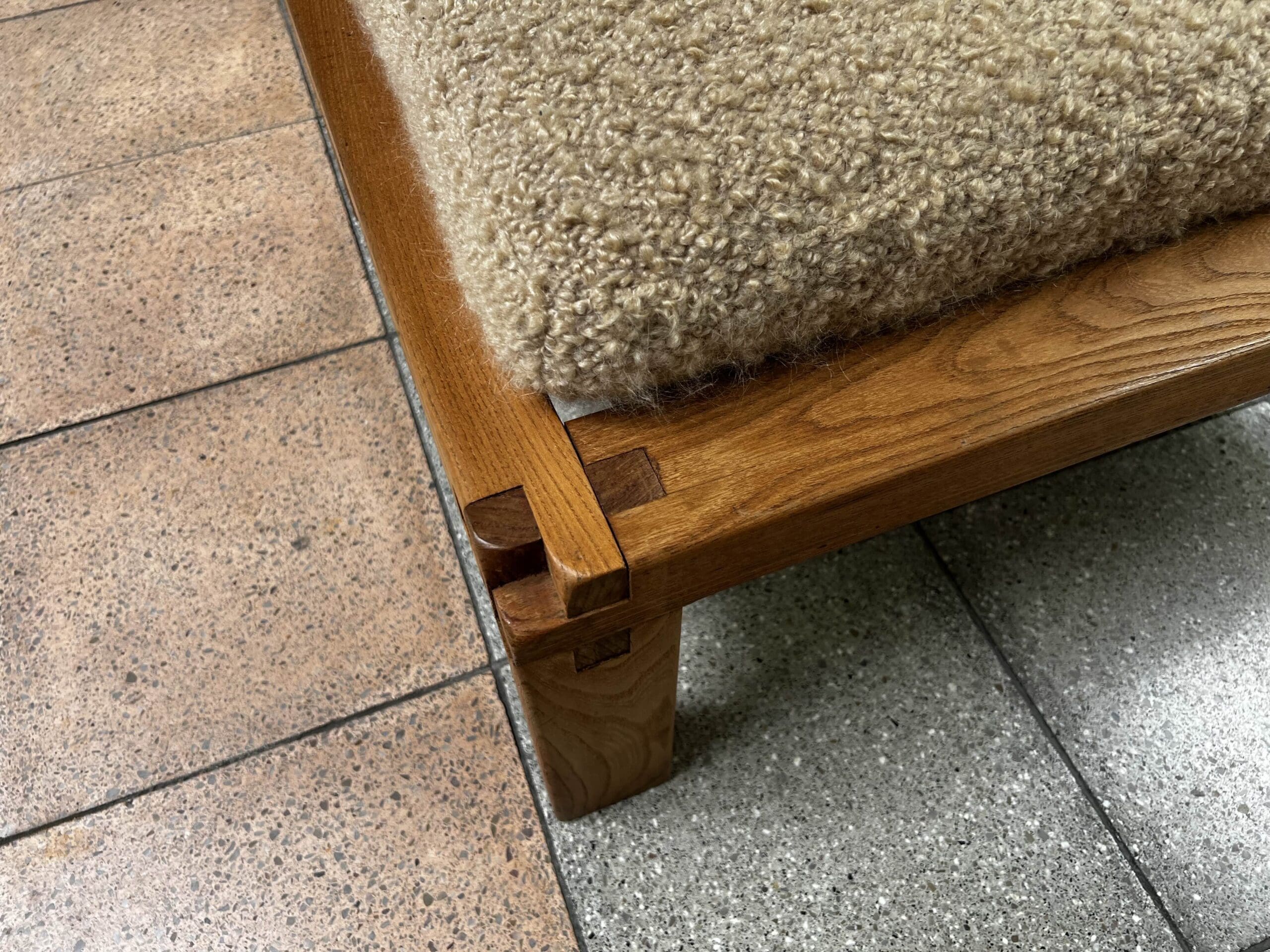 Pierre Chapo — Paire de tabourets S20R en orme massif et laine Pierre Frey