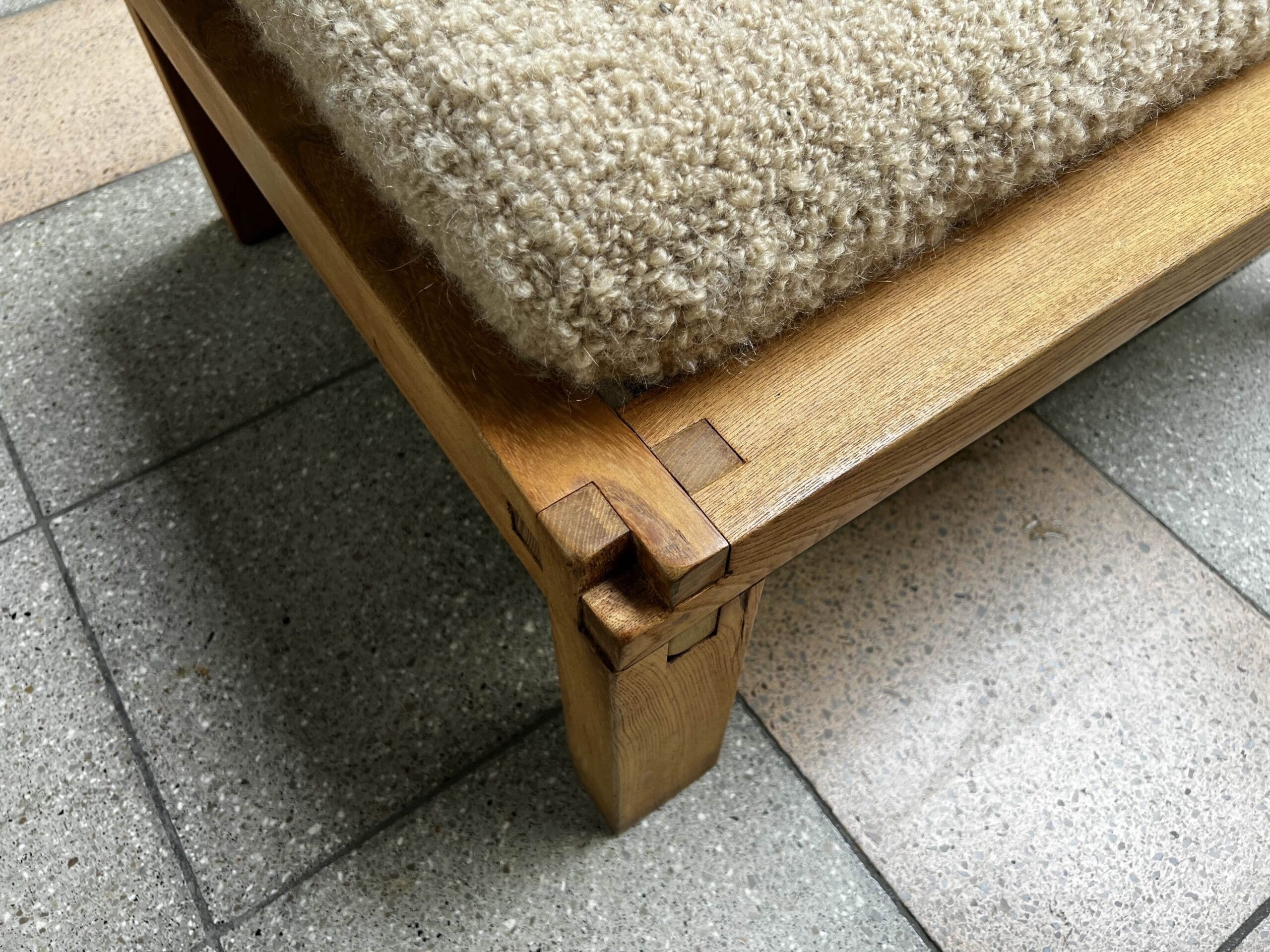 Pierre Chapo — Paire de tabourets S20R en orme massif et laine Pierre Frey