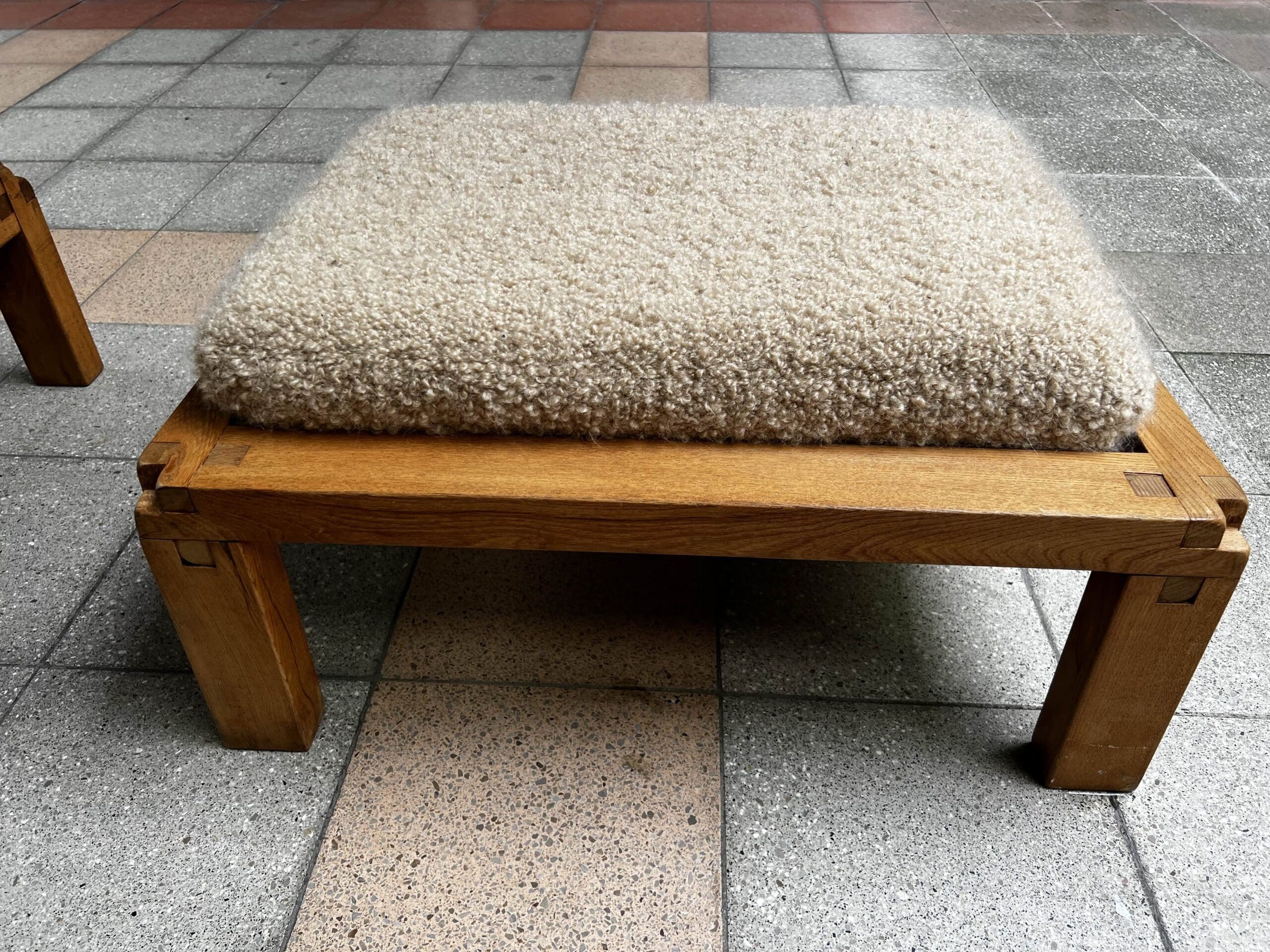 Pierre Chapo — Paire de tabourets S20R en orme massif et laine Pierre Frey