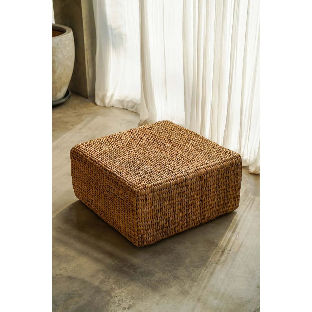 Pouf Jacinthe – Taille M, élégance artisanale en seagrass et rotin tressé