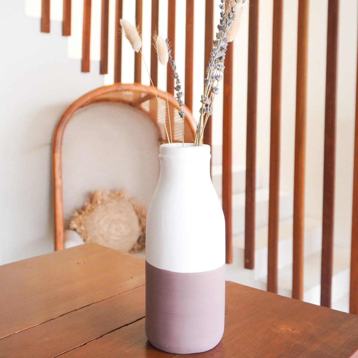 Vase en argile naturelle – Design blanc et brun façonné à la main (neuf)