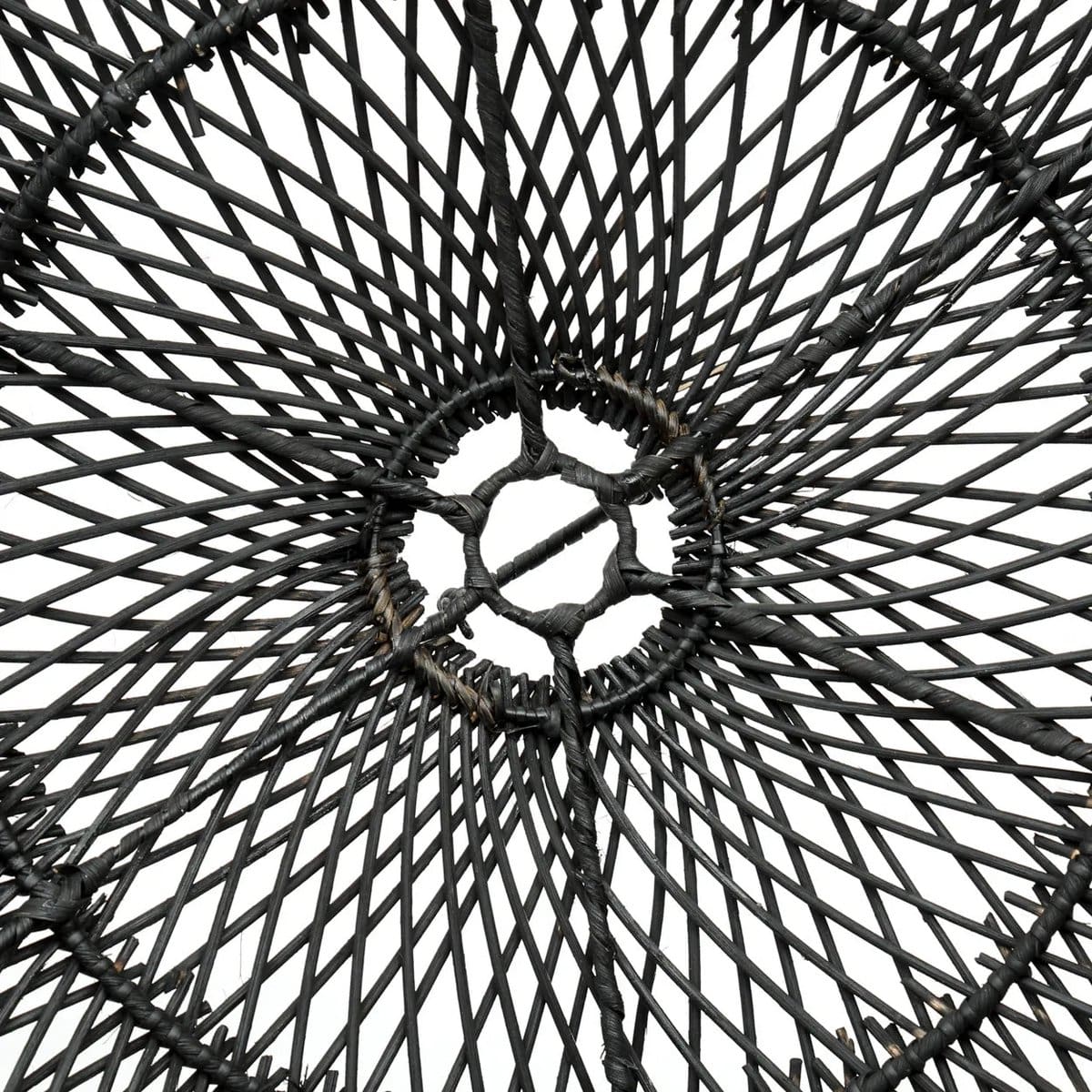 Suspension en rotin noir – Le Chapeau L, création artisanale inspirée du design organique (neuf)