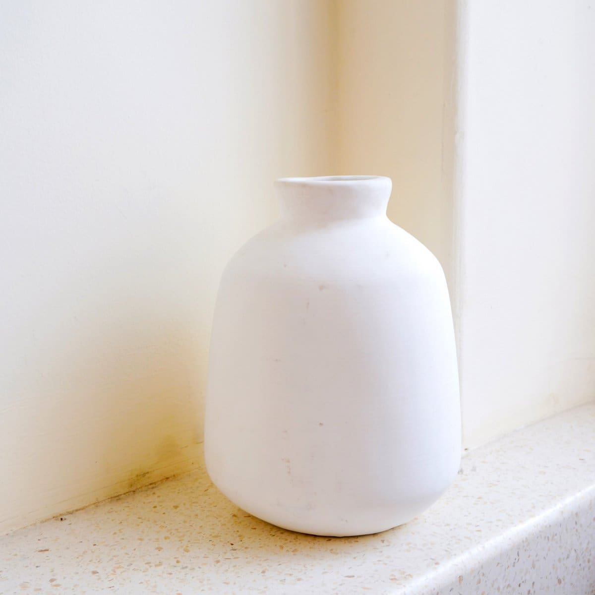 Vase rond en argile naturelle – Design bohème Bawa fait main