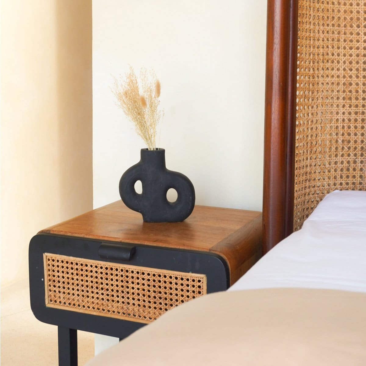 Vase fleurs séchées – Design organique en argile artisanale de Java (création neuve)