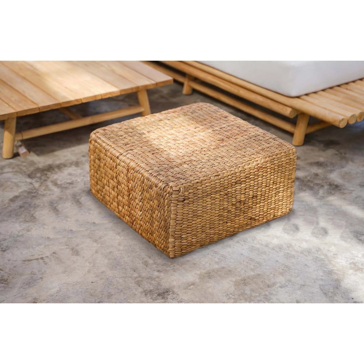 Pouf Jacinthe – Taille M, élégance artisanale en seagrass et rotin tressé