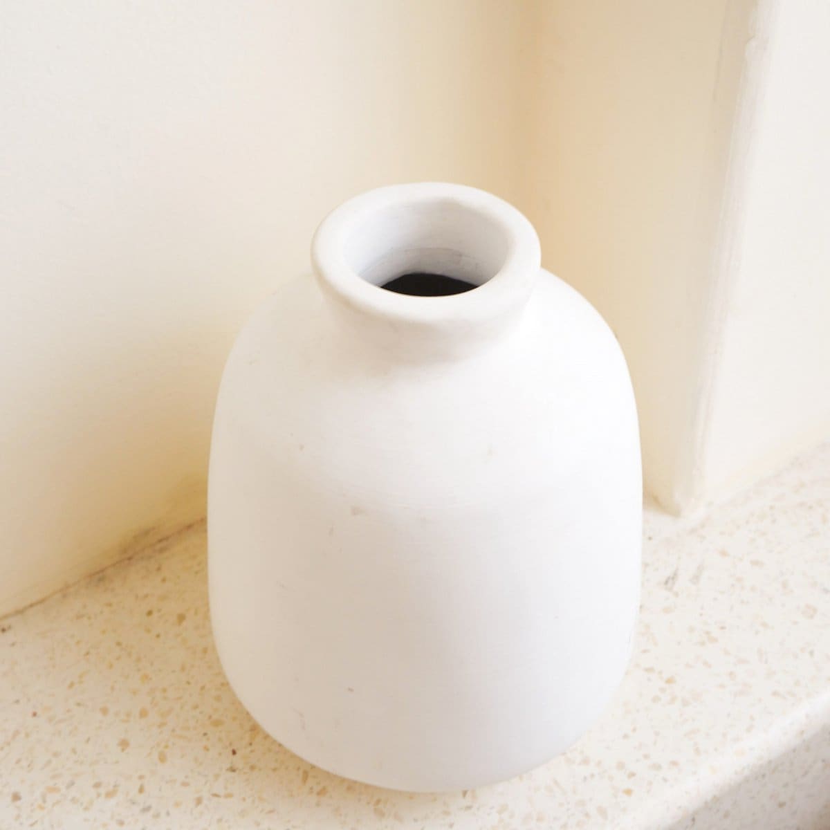 Vase rond en argile naturelle – Design bohème Bawa fait main