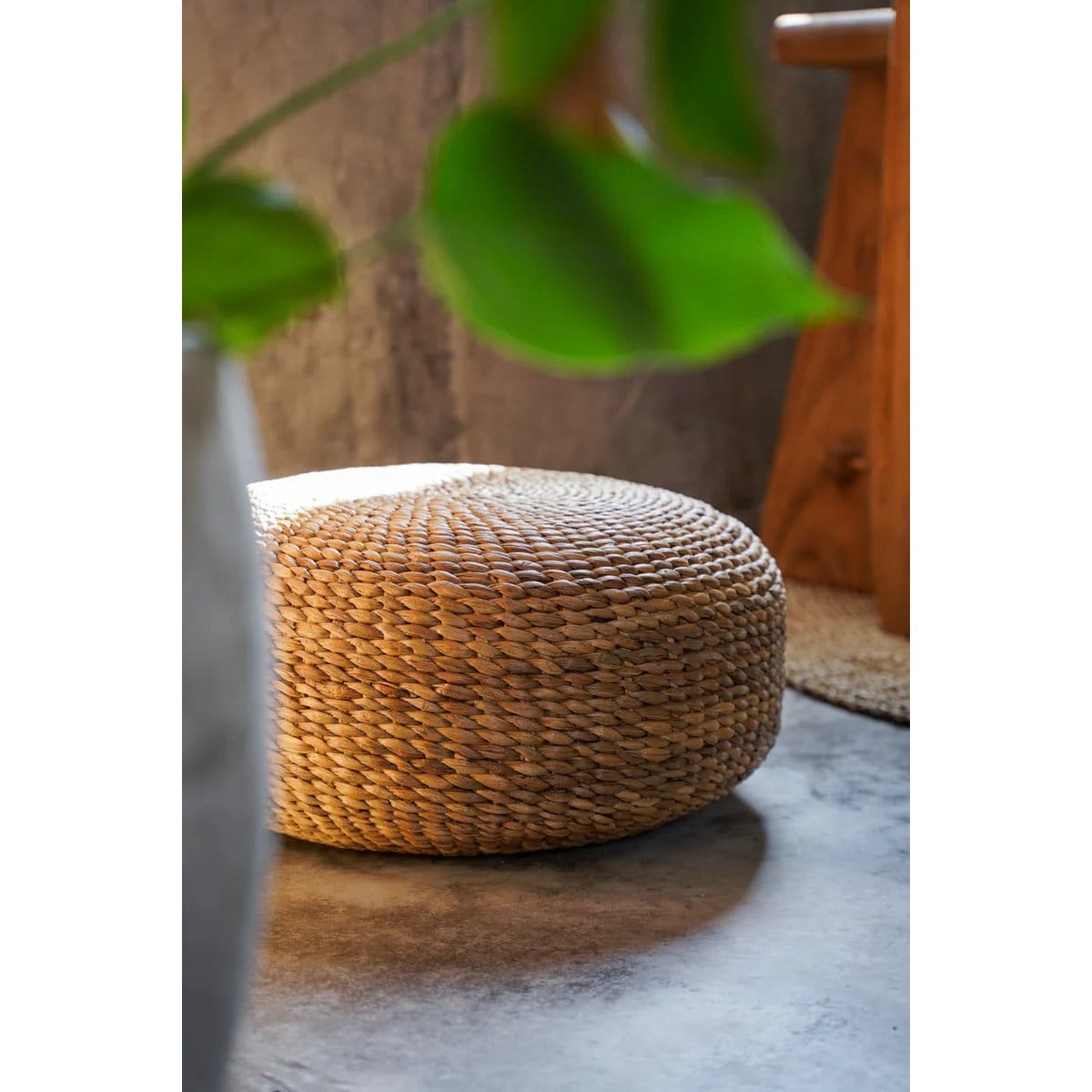 Pouf Naturel Contemporain – Tressage en jacinthe d’eau (création neuve) taille M
