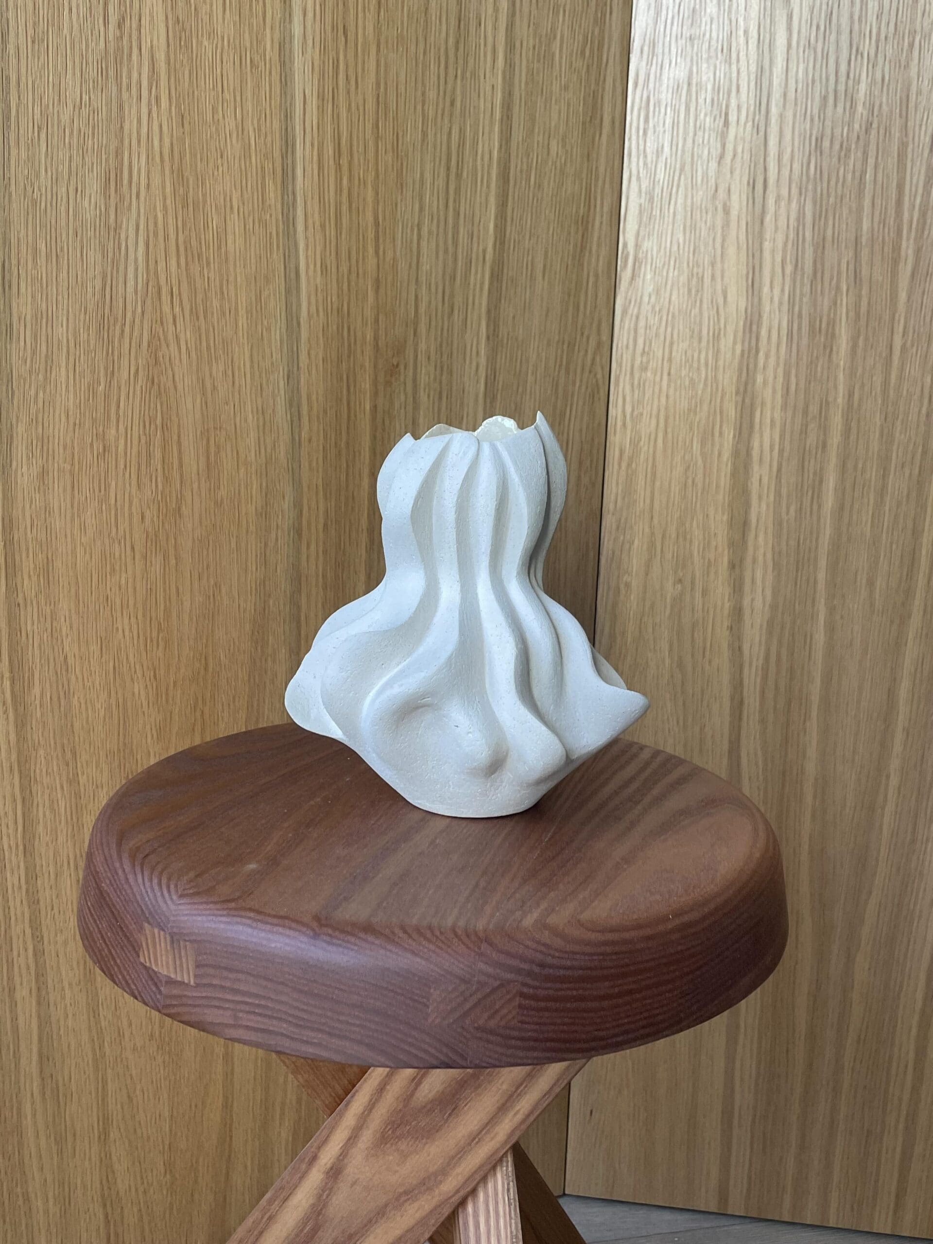 Vase-sculpture en grès chamotté – Annick Bailly