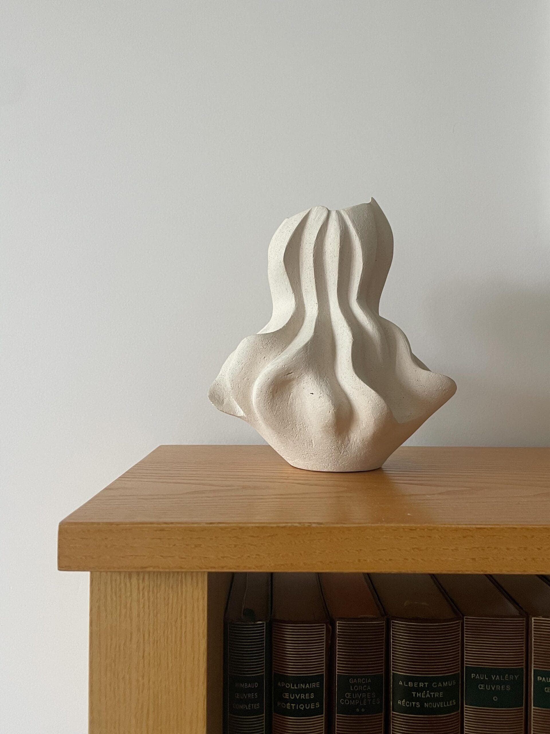 Vase-sculpture en grès chamotté – Annick Bailly