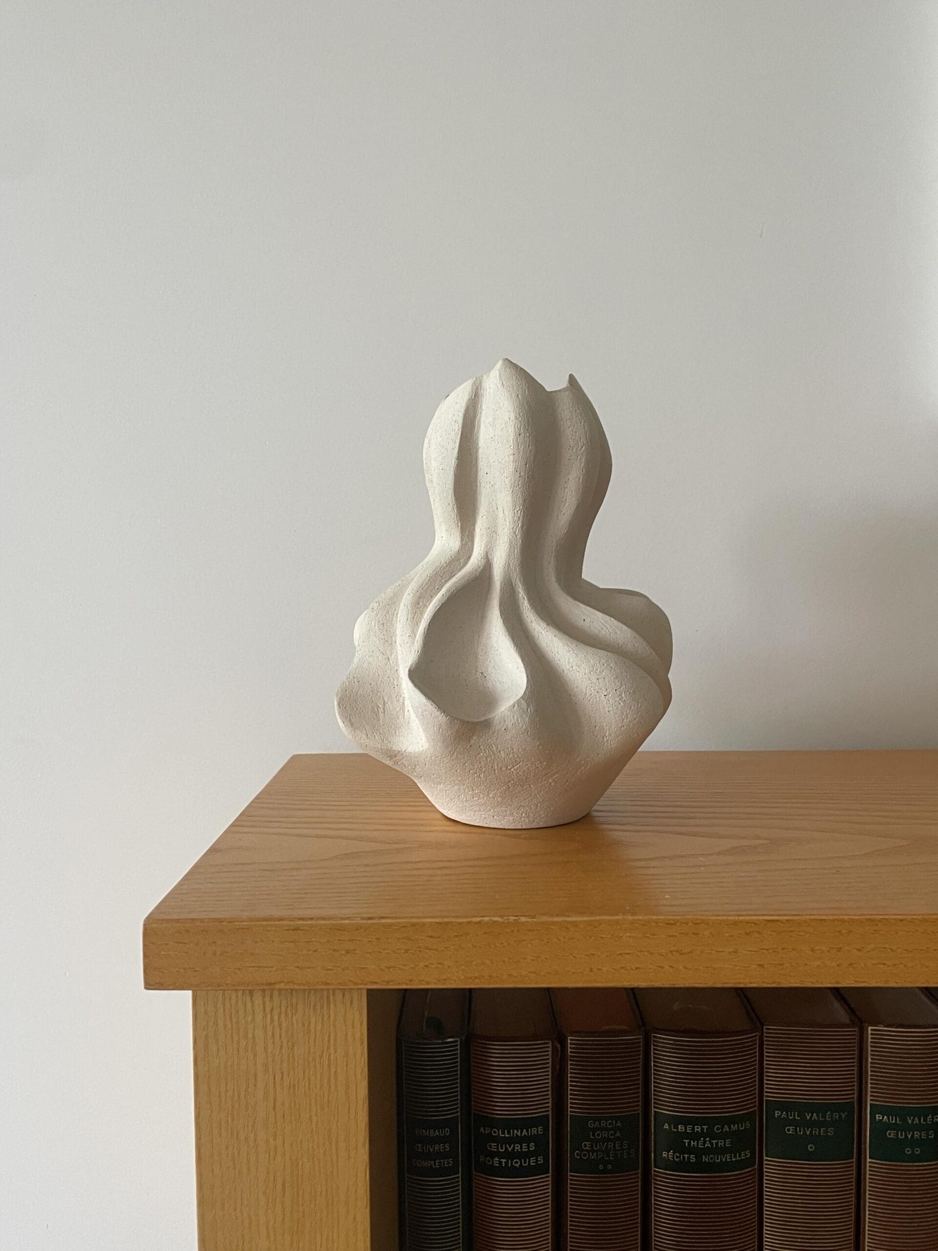 Vase-sculpture en grès chamotté – Annick Bailly