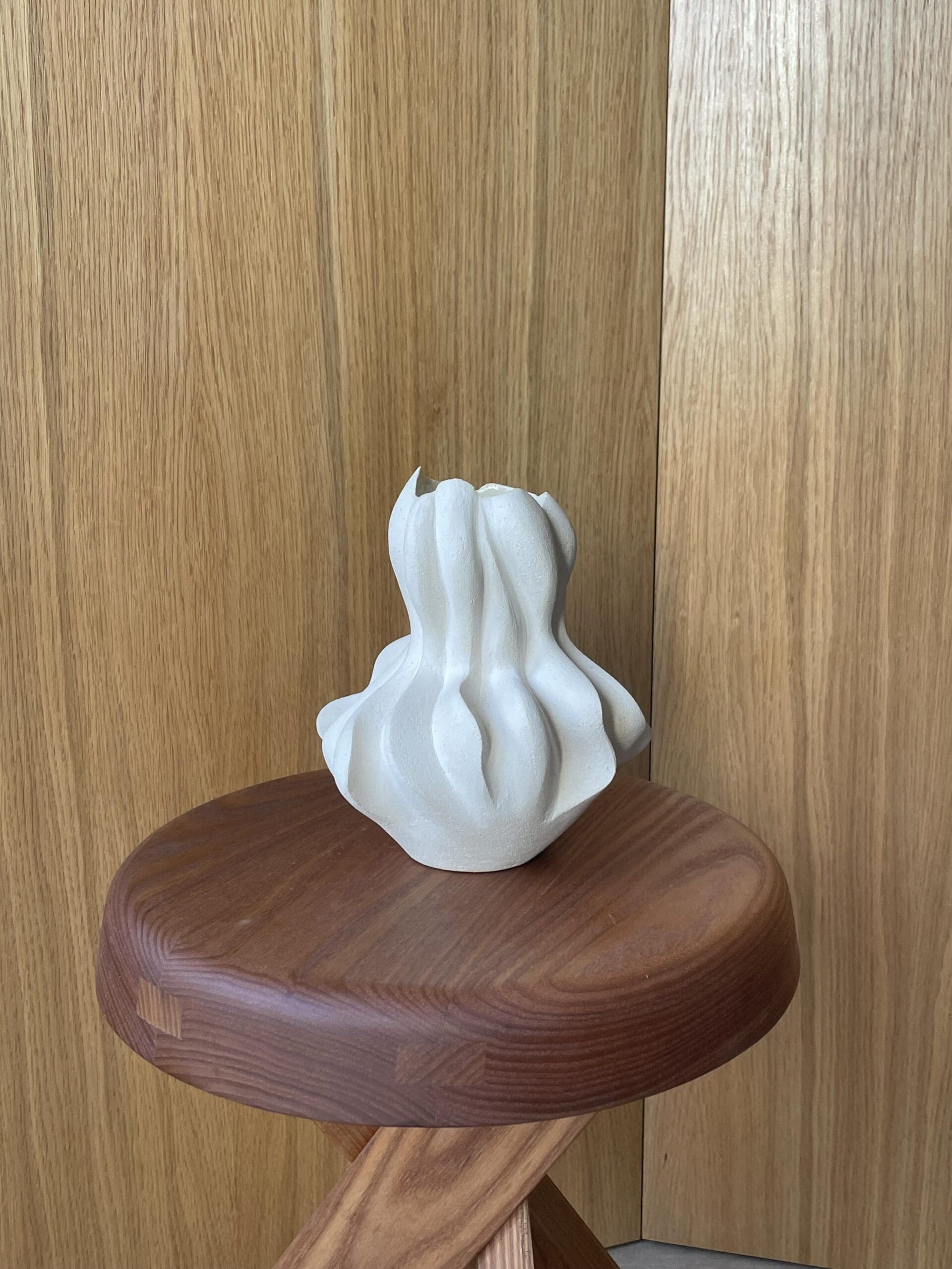 Vase-sculpture en grès chamotté – Annick Bailly