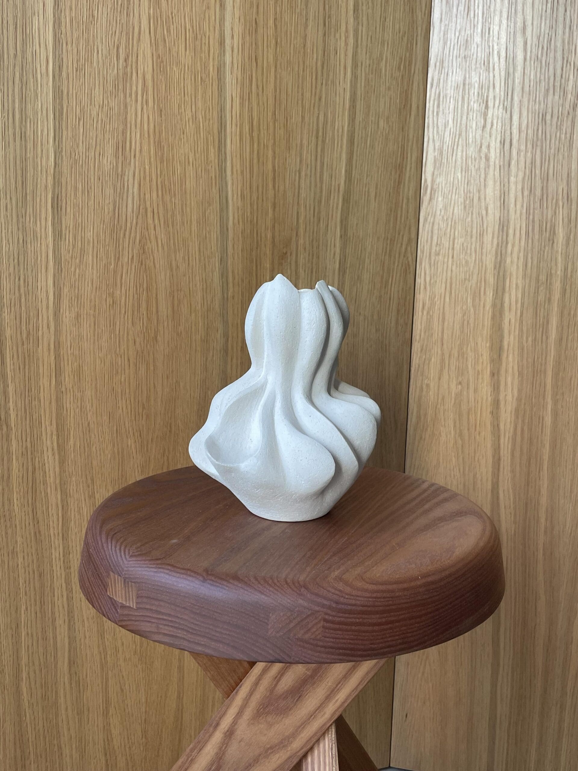 Vase-sculpture en grès chamotté – Annick Bailly