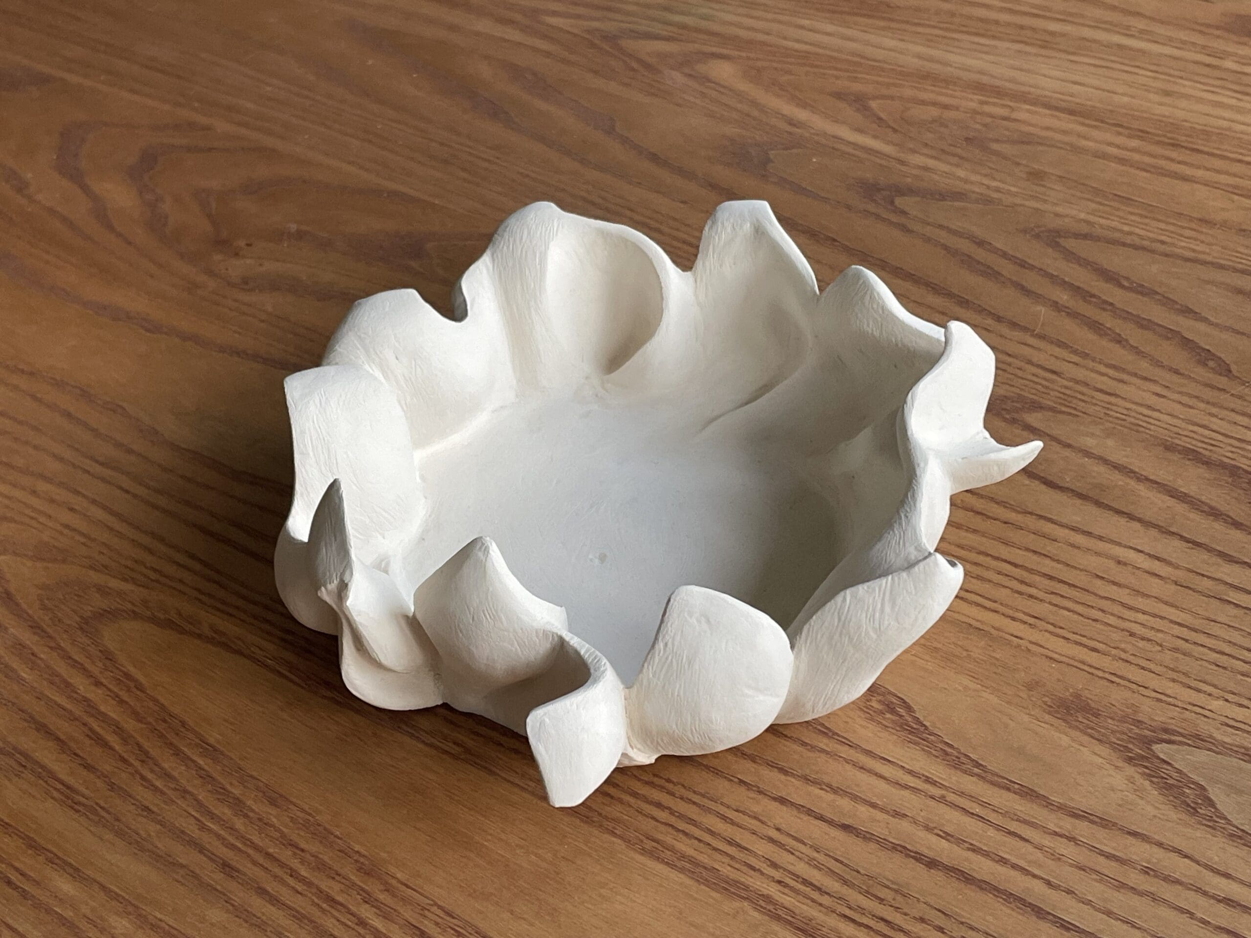 Vide-poche sculptural en grès chamotté – Annick Bailly