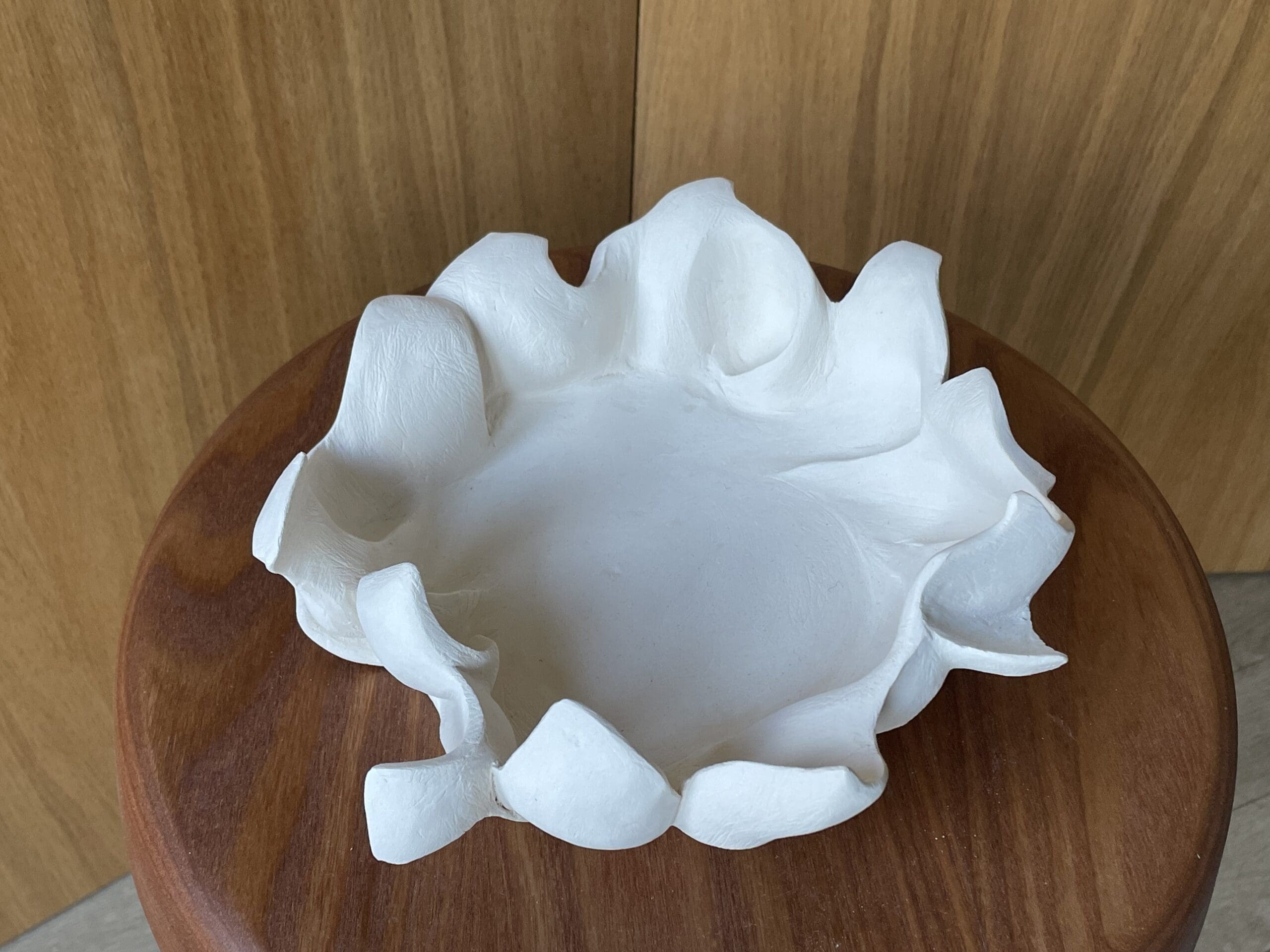 Vide-poche sculptural en grès chamotté – Annick Bailly