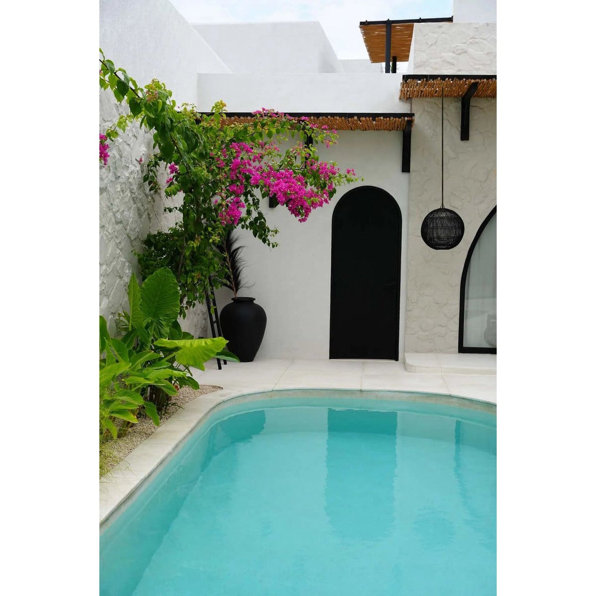 Suspension boule en rotin noir – Tressage artisanal sphérique, taille M (neuf)