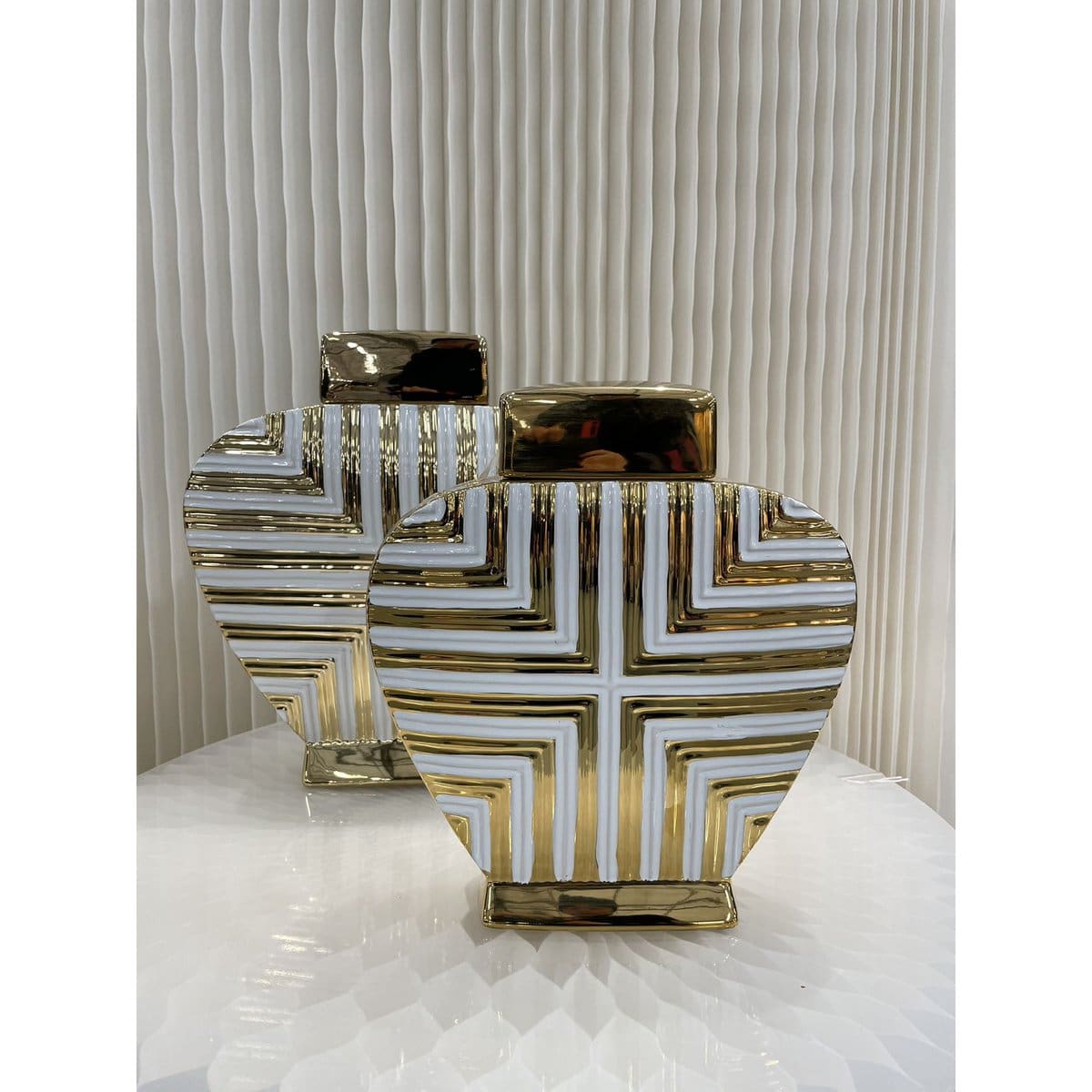 Vase Art Déco – Pièce sculpturale en porcelaine blanche et or (H32 cm, pièce neuve)