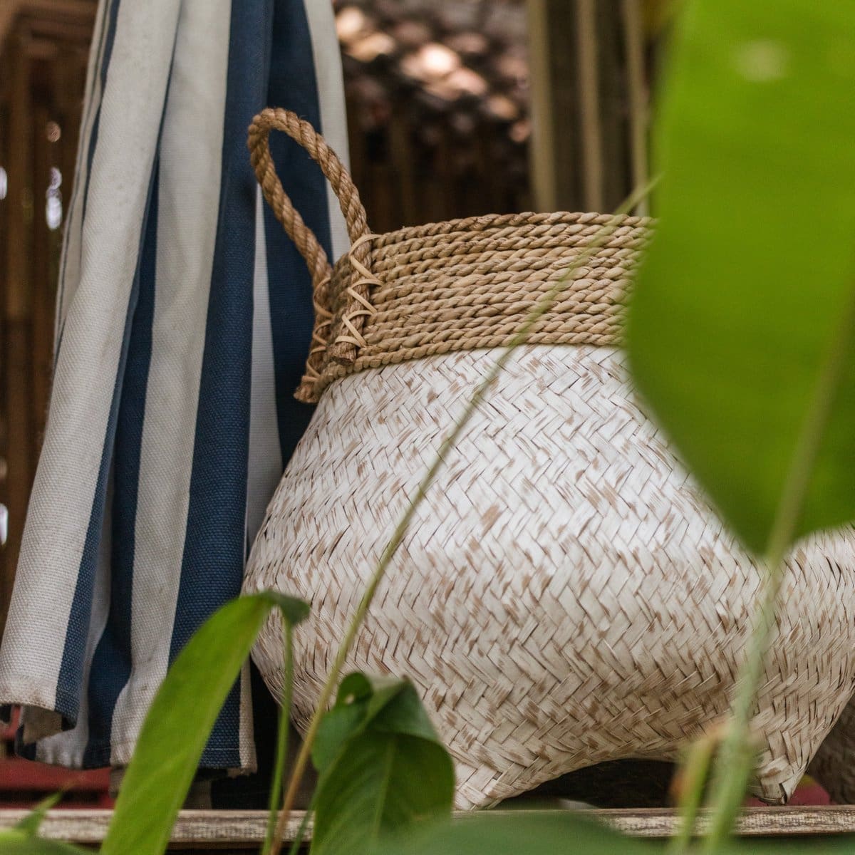 Panier en bambou Benoa – Épure artisanale blanche, fait main en Indonésie (neuf) 2 tailles