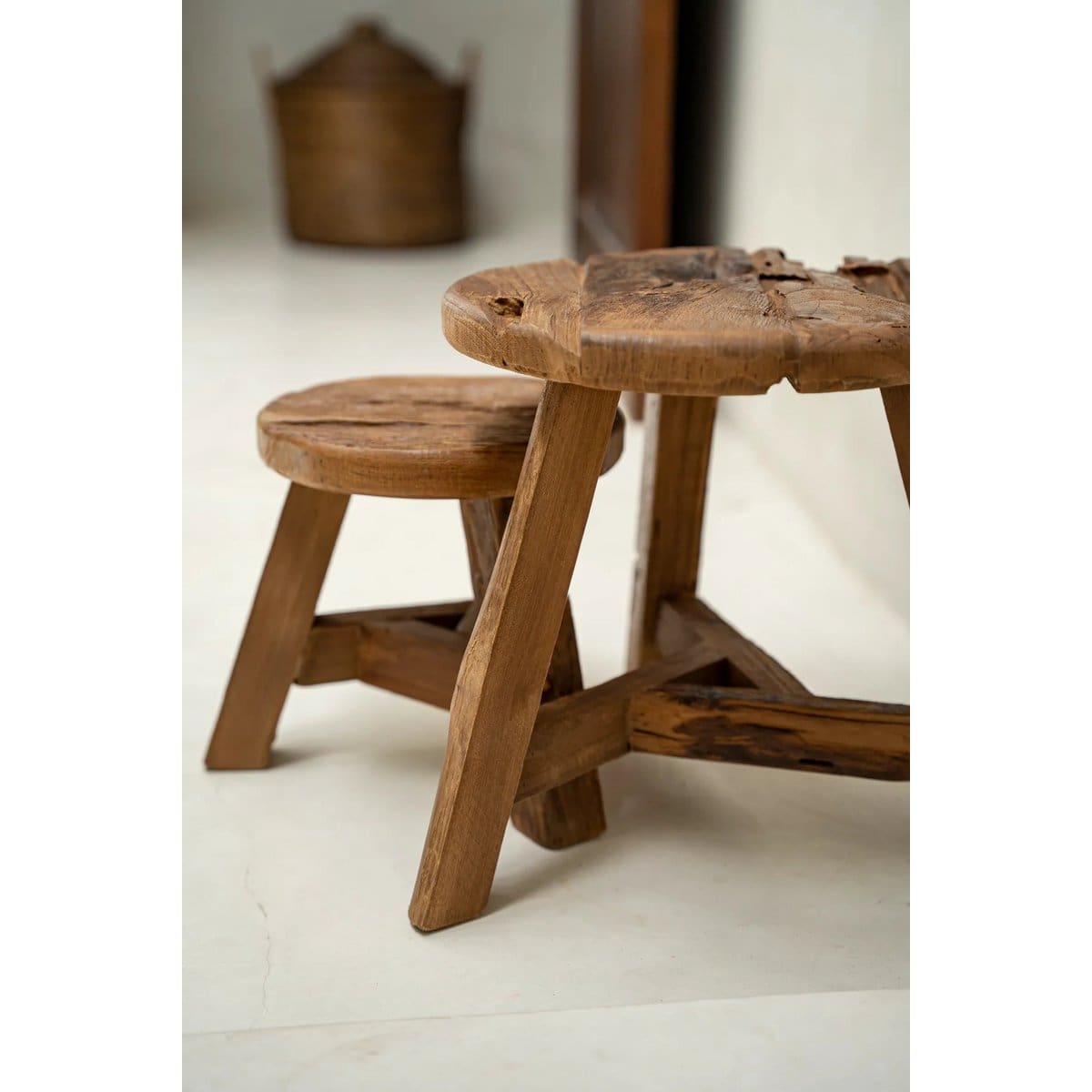 Tabouret en teck recyclé – Modèle Yatai M, pièce artisanale naturelle (neuf)