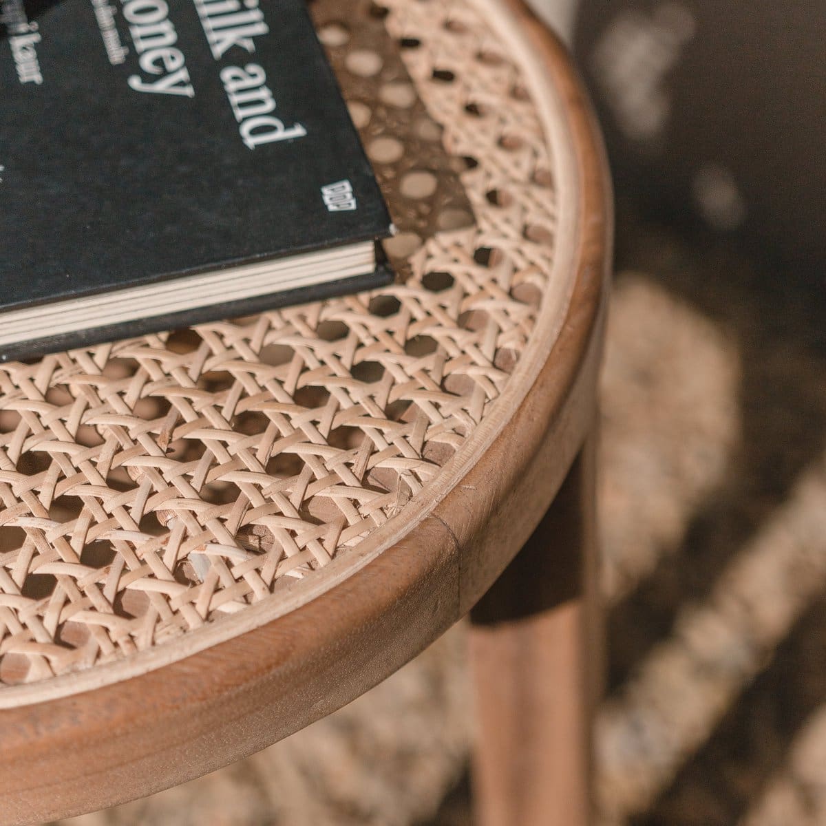 Tabouret en bois Caramin – Design minimaliste fait main à Java (pièce neuve)