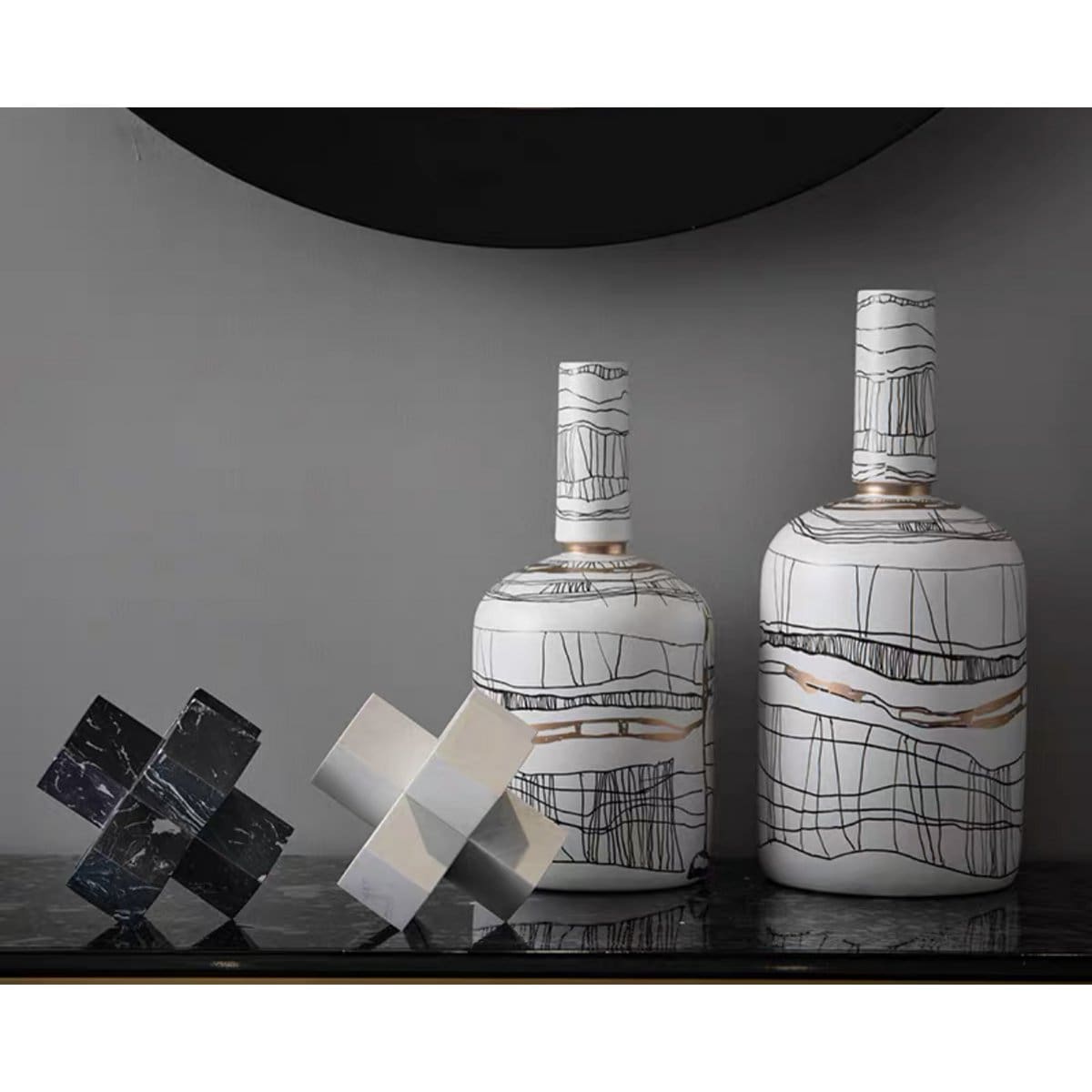 Croix en marbre noir – Sculpture décorative moderne en pierre naturelle (petit format, neuve)