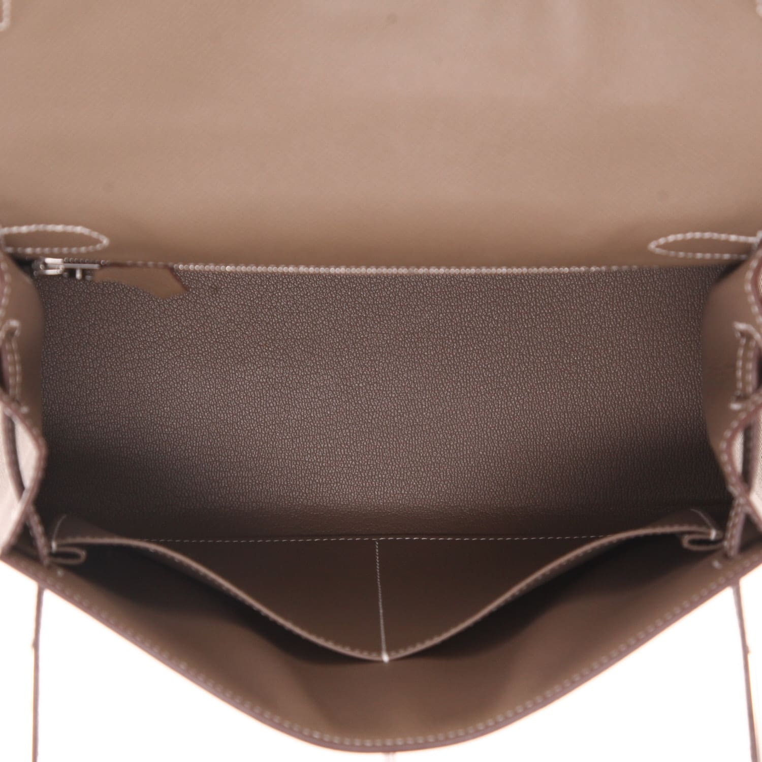 Sac Hermès Kelly 28 cm en cuir Epsom étoupe avec quincaillerie palladium et bandoulière amovible – vue face