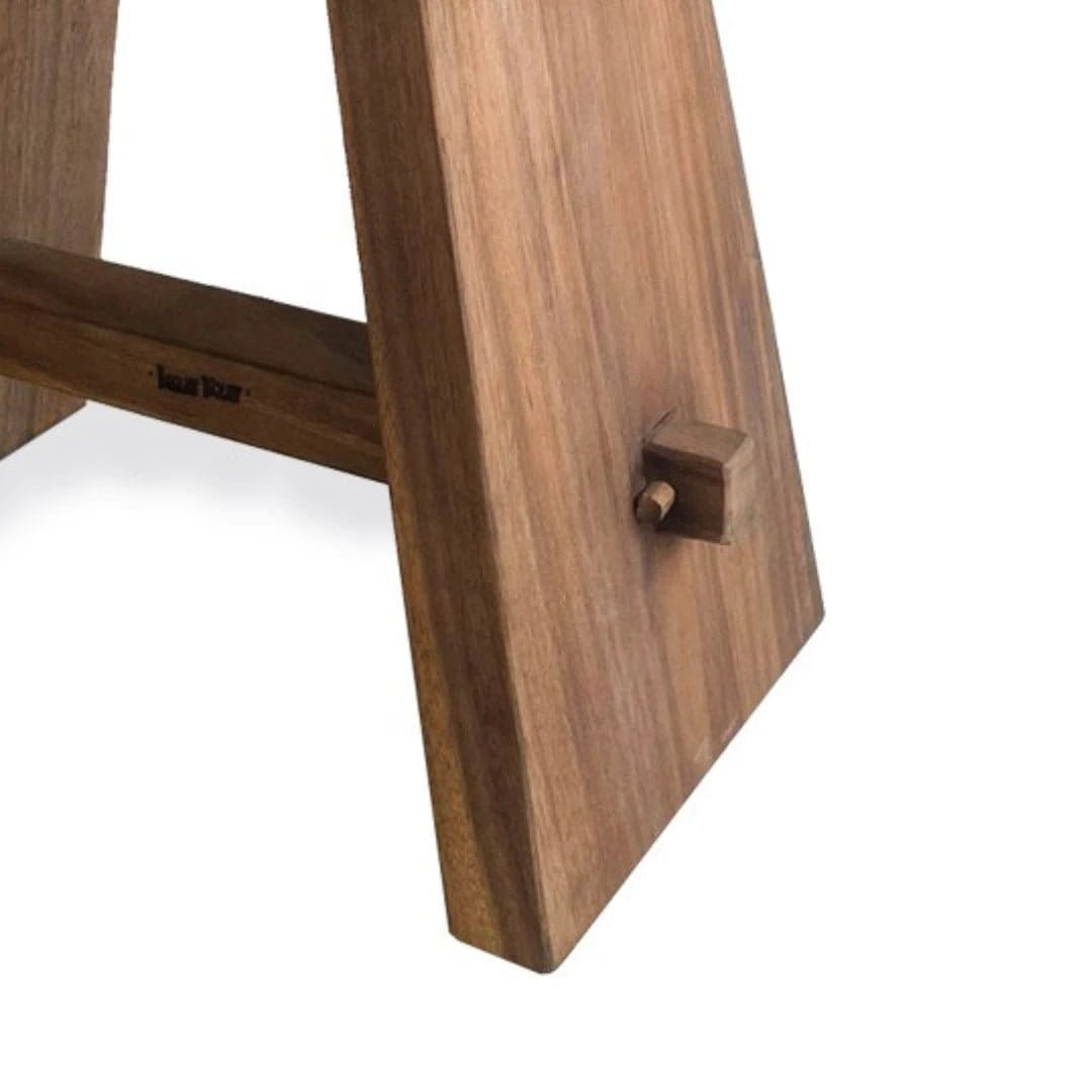 Tabouret en bois de suar et cuir noir – Design artisanal d’Indonésie (pièce neuve)
