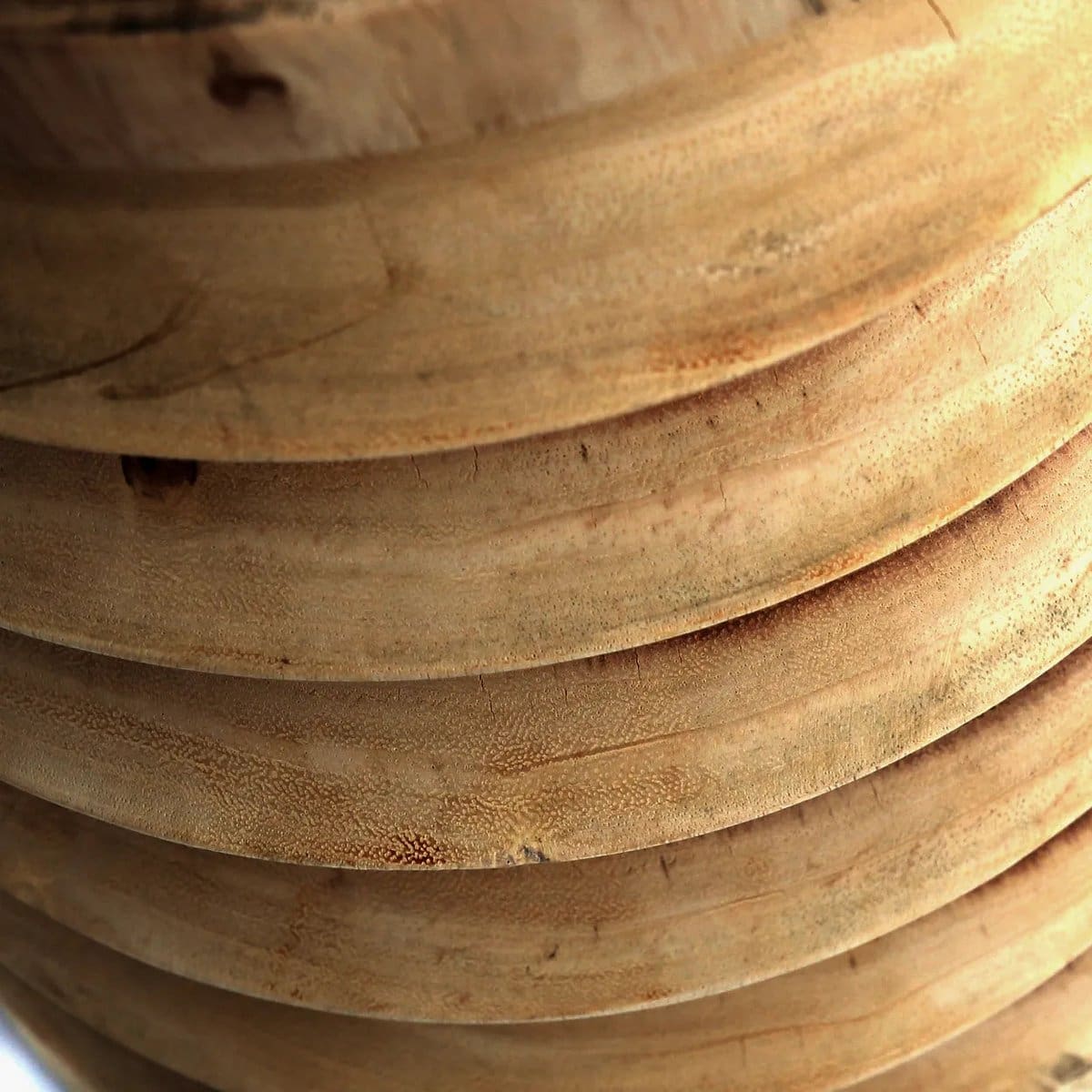 Cannelures Naturelles – Tabouret Galapagos en suar brut façonné à la main (Indonésie, neuf)