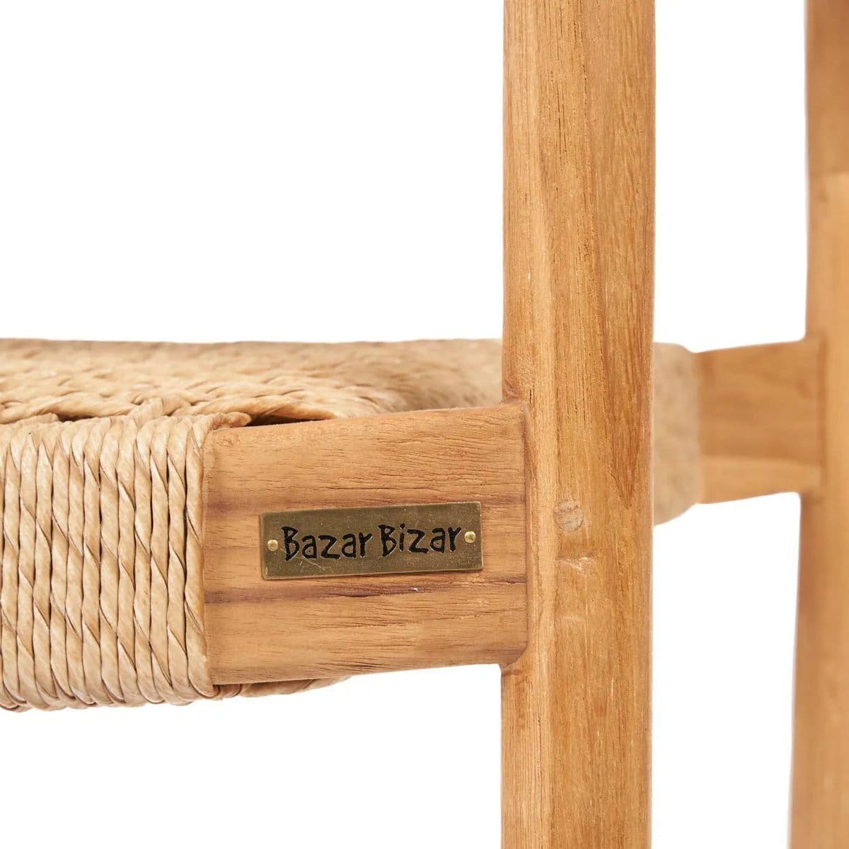 Tabouret en bois avec étiquette Bazar Bizar.