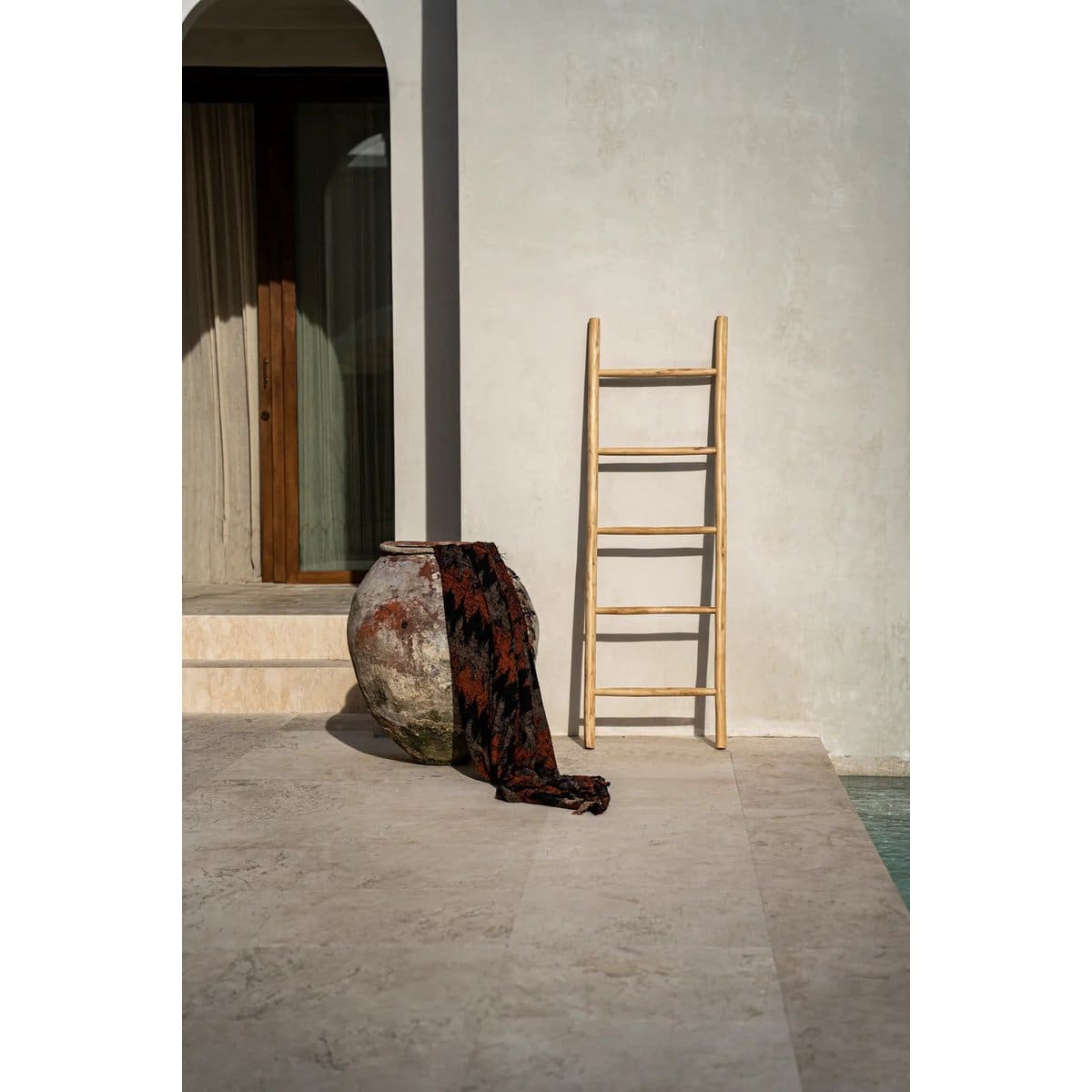 Échelle en teck – Structure organique pour serviettes ou plaids (neuf)