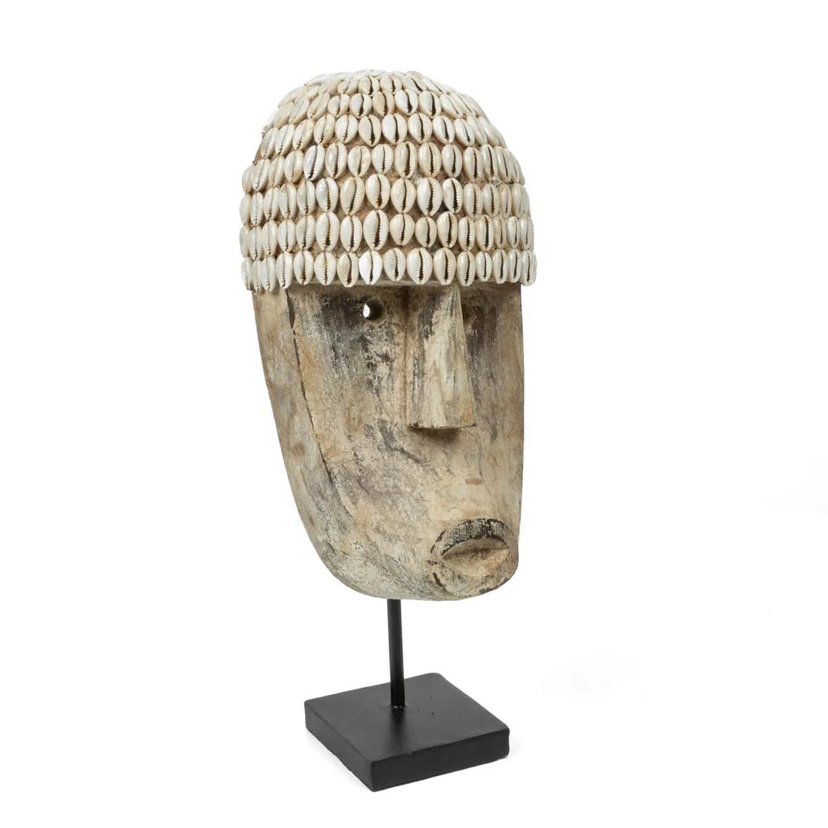 Rituel de Coquillage – Sculpture faciale artisanale en bois et cauris (format moyen)