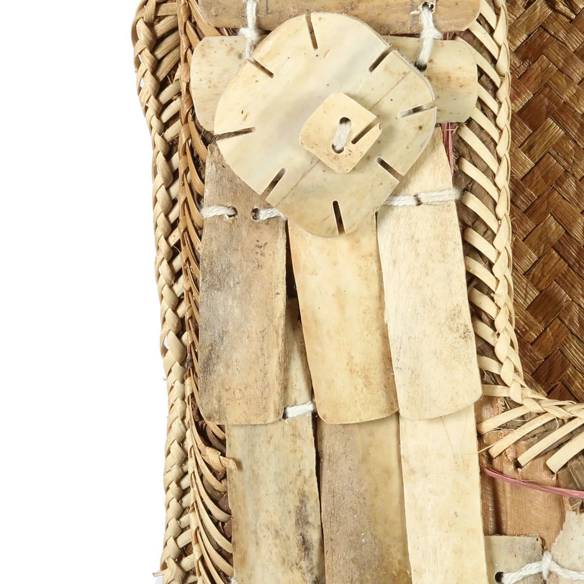 Sculpture Le Guerrier Debout – Pièce d’art tribale en os de buffle, sur socle (neuf)