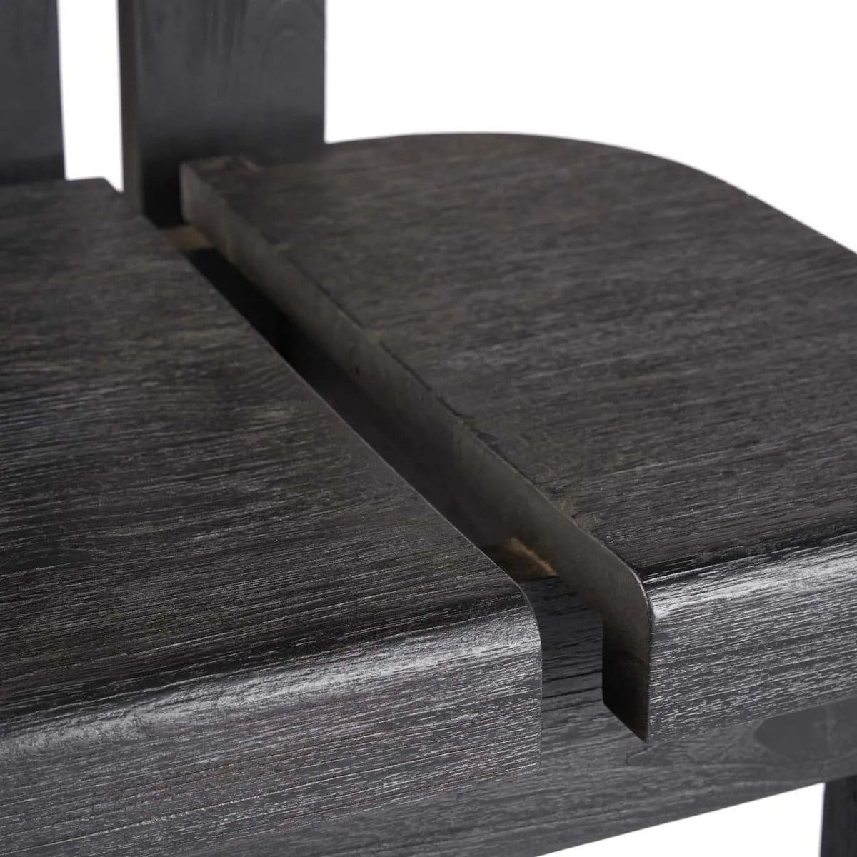 Dialogue Élégant – Tabouret en bois noir mat, design graphique indonésien