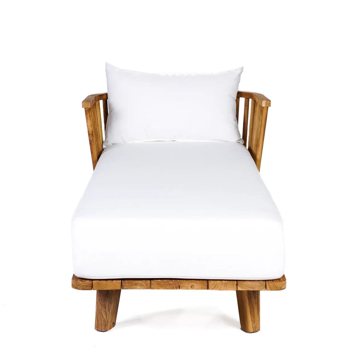 Chaise longue moderne en bois avec coussin blanc.
