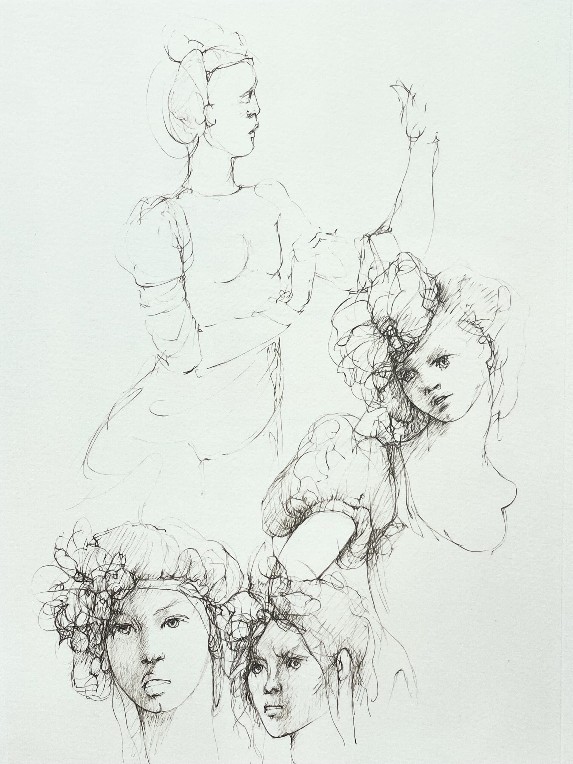 Croquis de quatre femmes en tenues traditionnelles.