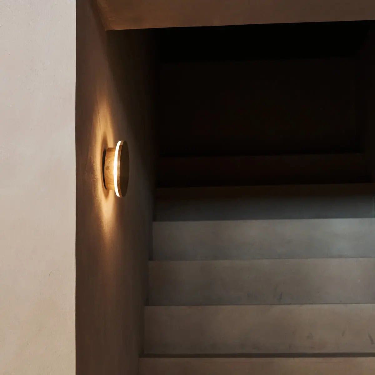 Applique murale sans fil rechargeable Lou Brown – Bois écologique et lumière chaude (pièce neuve)