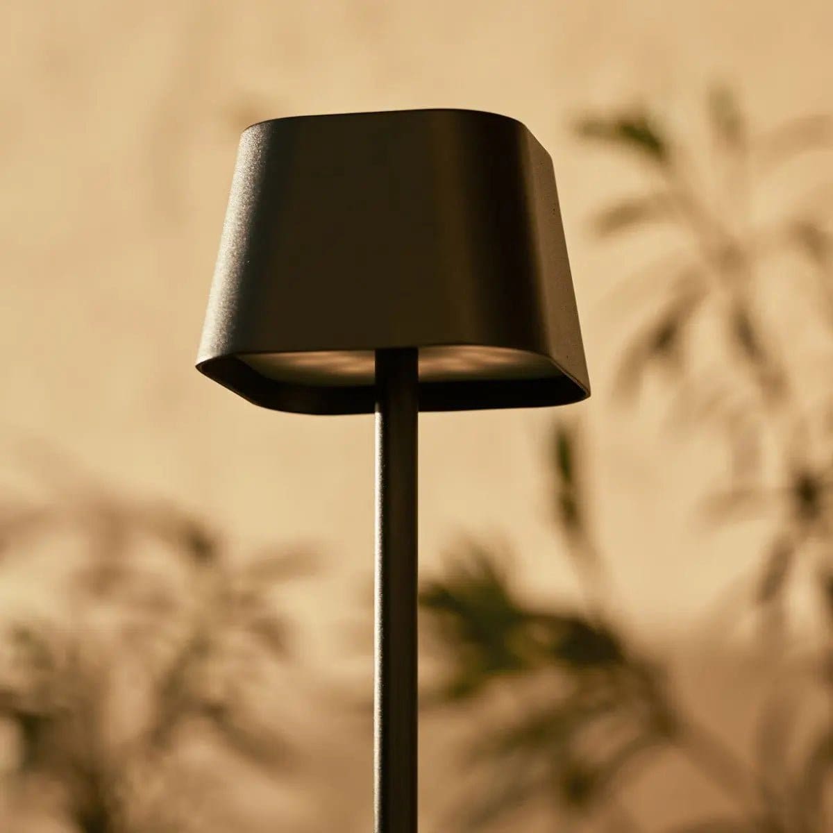 Lampe de table sans fil rechargeable Ava Black – Design minimaliste et lumière modulable (pièce neuve)