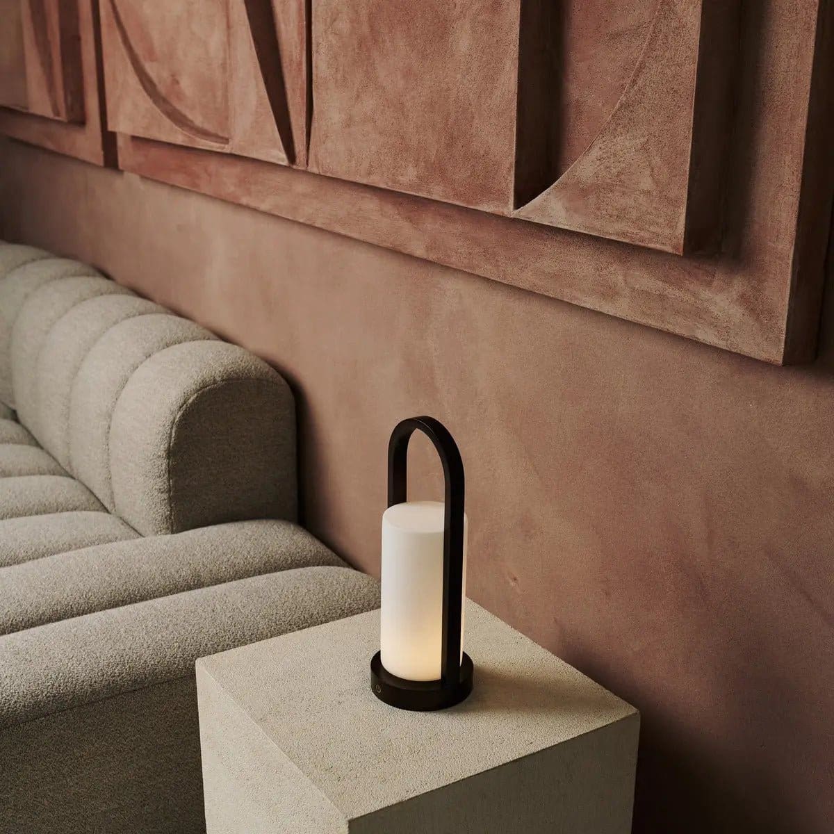 Lampe de table en bois rechargeable Evie marron foncé – Intensité variable et sans fil